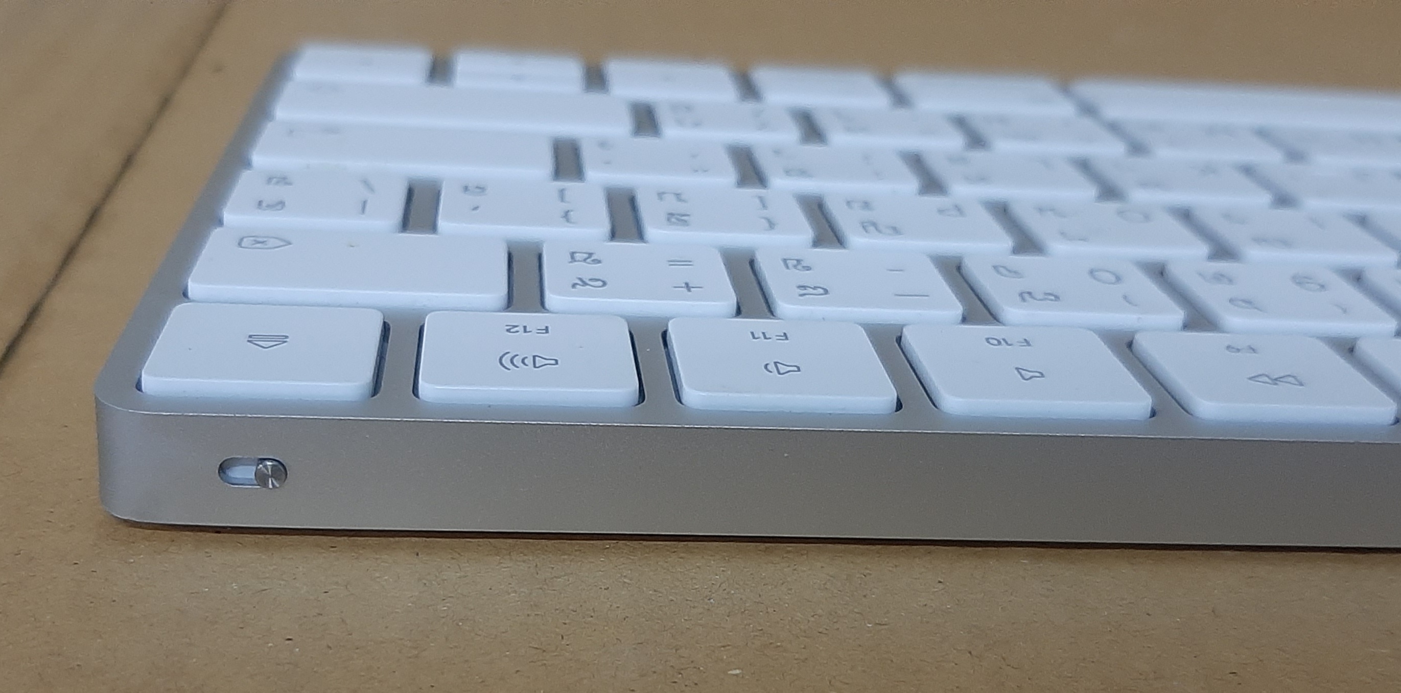 Keyboard Thai ไร้สาย Apple A1644 Magic มือสอง สภาพดี ประกันร้าน 7 วัน