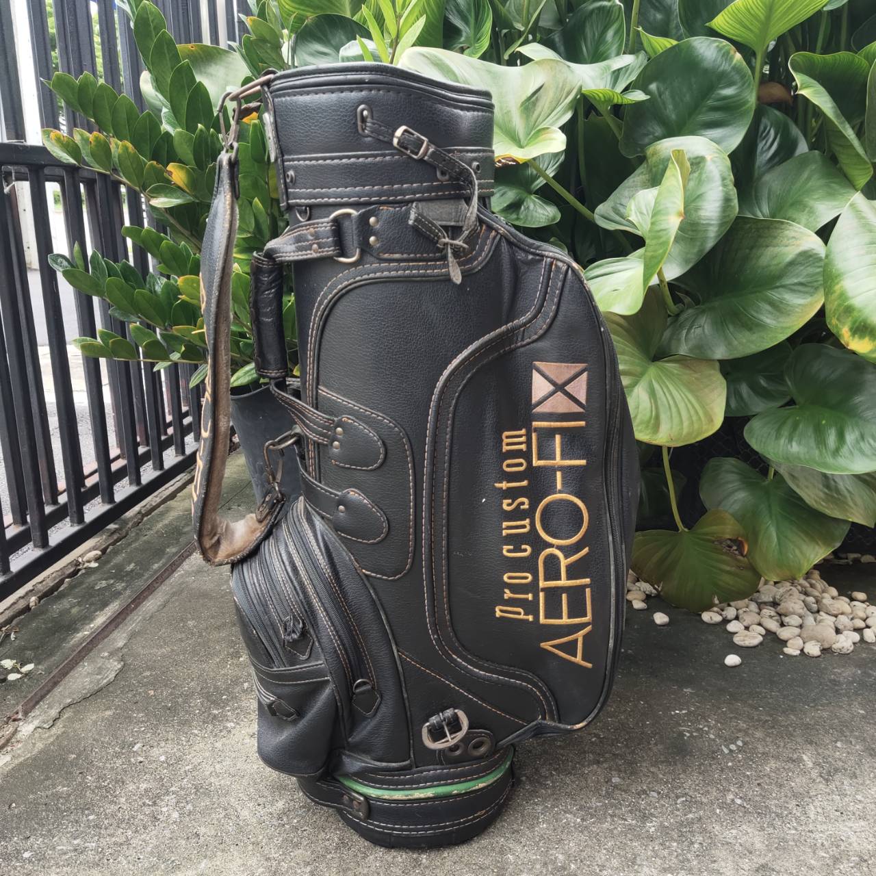 ถุงกอล์ฟ AERO - FI มือสอง หนังอย่างดี ภายในบุกำมะหยี่