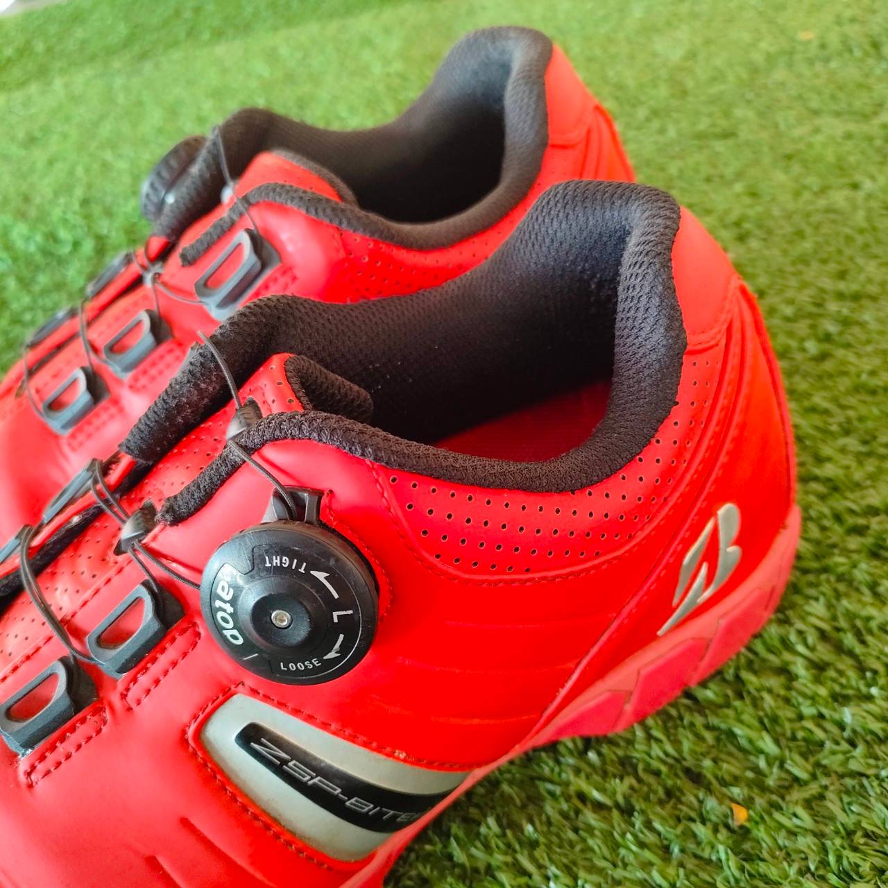 รองเท้ากอล์ฟ BRIDGESTONE มือสอง ขนาดไชส์ 26 เซนติเมตร ปุ่มหมุนเเบบออโต้ สีสวยจ๊าบสุดๆ ไม้กอล์ฟมือสอง ของแท้ BY NakaraLuxurious