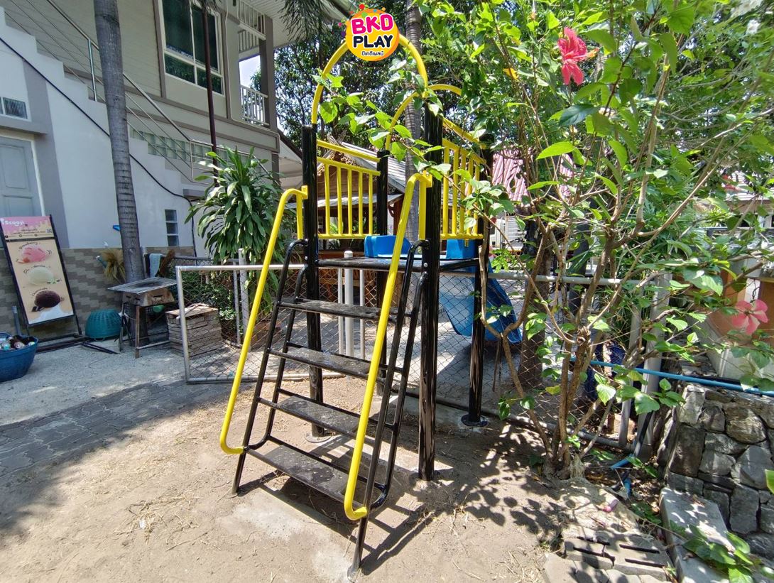 รางสไลเดอร์เดี่ยวพร้อมบันได สระน้ำ สำหรับวางขอบสระน้ำ หรือสนามเด็กเล่น เครื่องเล่นสนามเหล็ก เครื่องเล่นสนามกลางแจ้ง ผลิตในไทย ขนาด80x360x180 ซม.