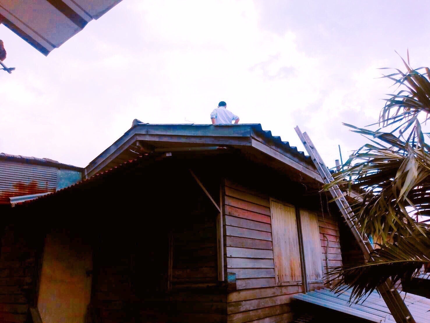 งานเปลี่ยนหลังคาบ้านพักรถไฟบางกอกน้อย การรถไฟแห่งประเทศไทย