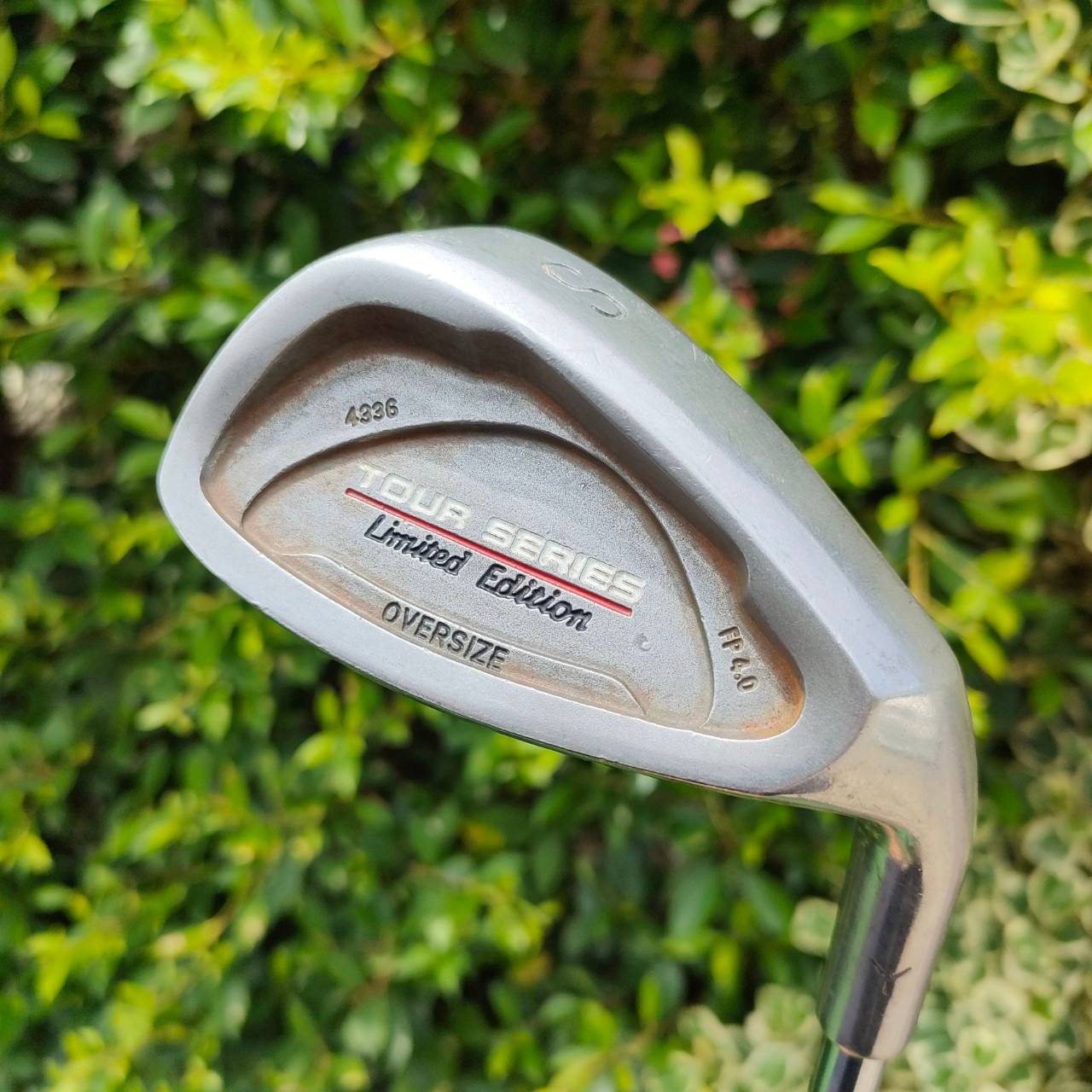 SW TOUR SERIES LIMITED EDITION ** กริฟชำรุด ** องศา 56 WEDGE แบบมี Cavity ชิพง่ายมากๆครับ