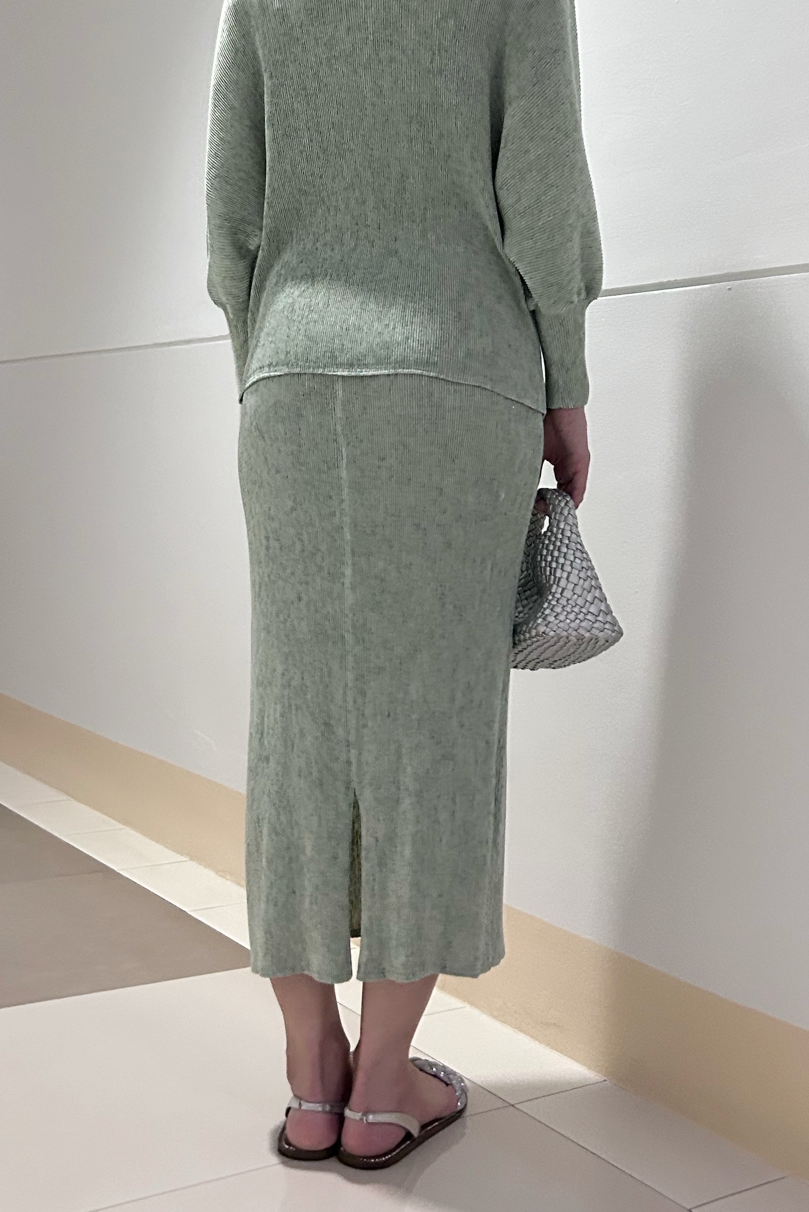 ปรับราคาลง20%!! ยาว 33.5นิ้ว! 2MUAY รุ่น GJO1847 กระโปรงพลีทคุณภาพ PENCIL KNIT PLEATED SKIRT 7 สี FREE SIZE