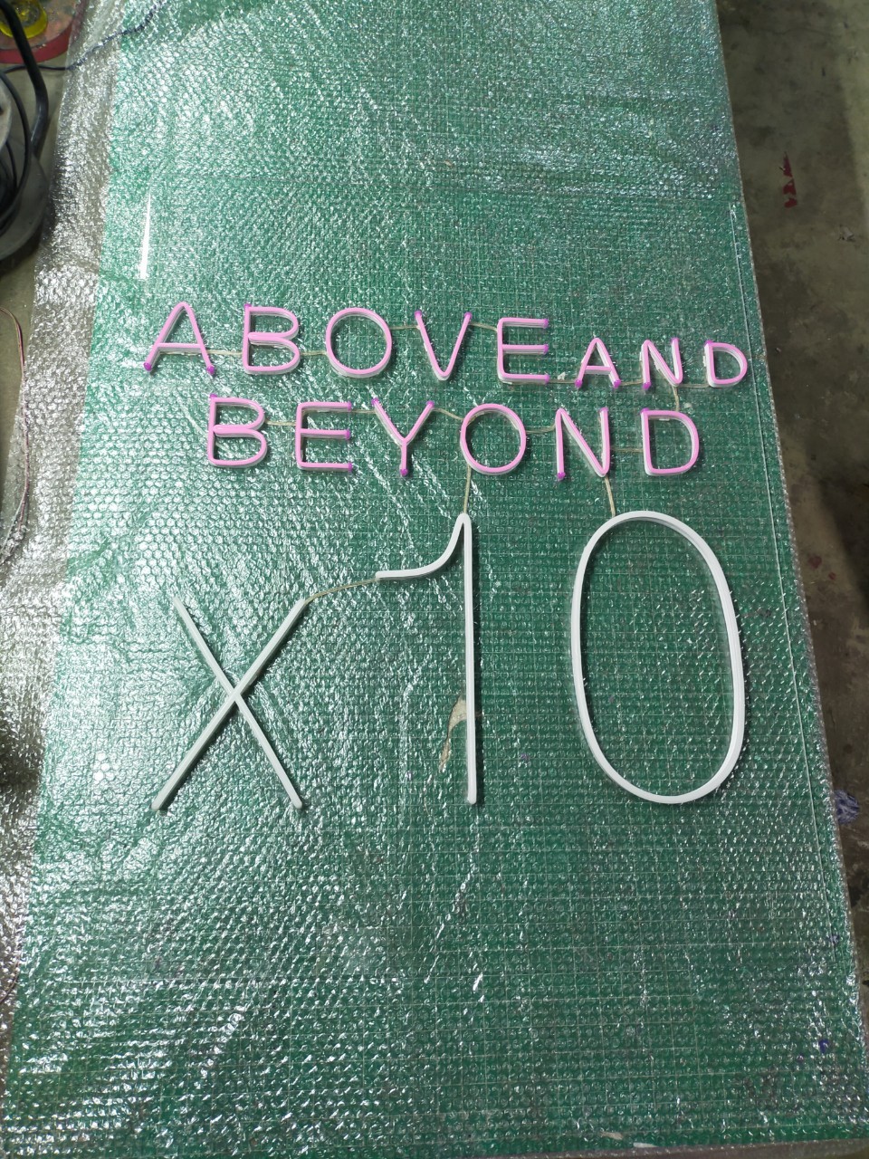 ไฟนีออน เฟค