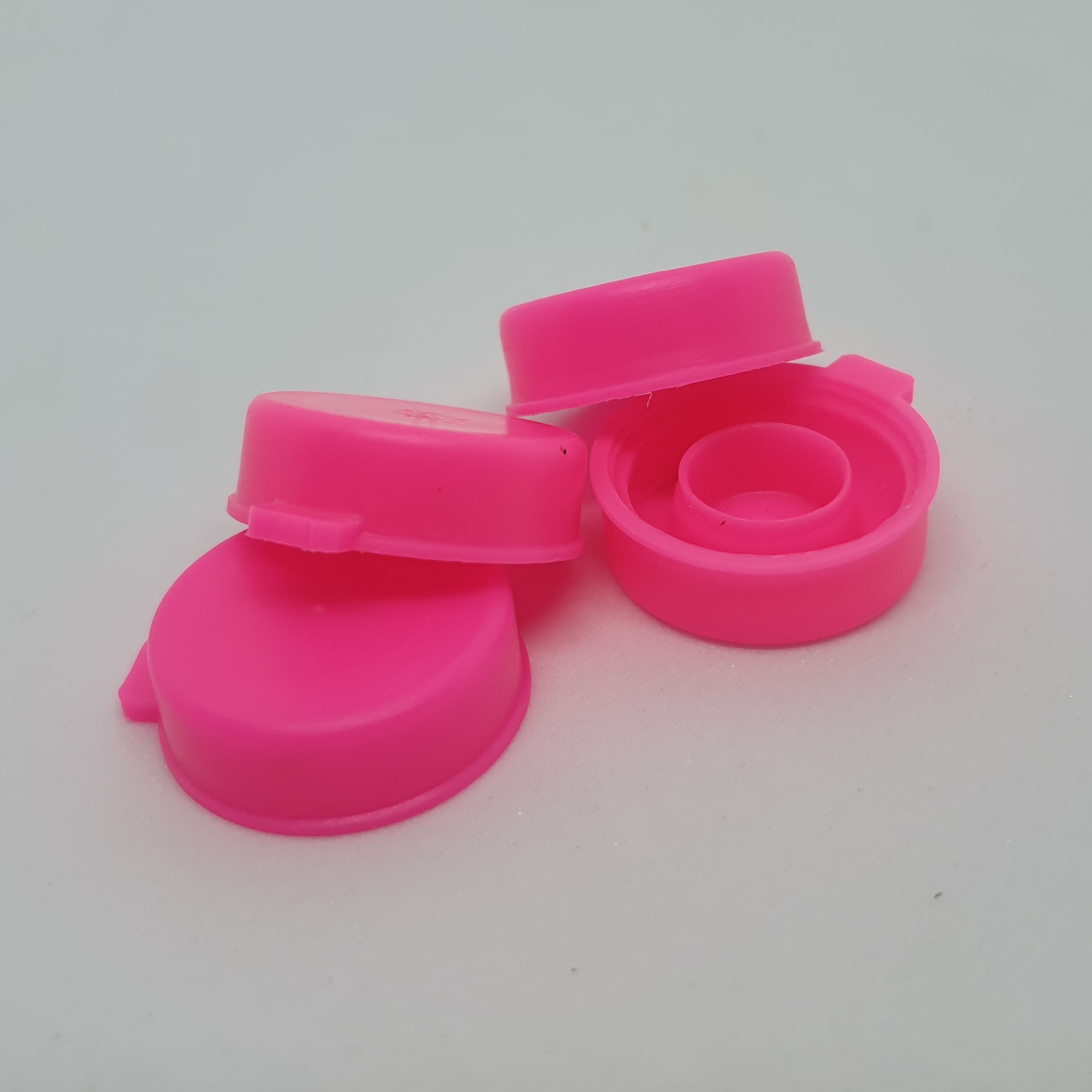 ฝาหมวก หลายสี 500 ชิ้น (0.7 บาท)