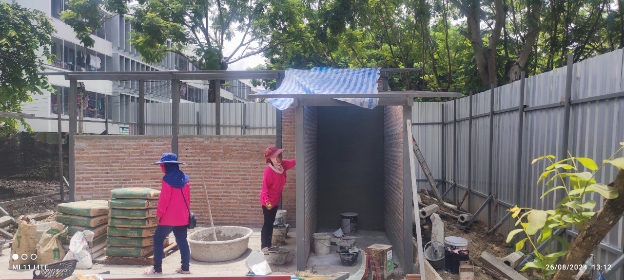 ม.ศิลปากร งานก่อสร้างจุดทิ้งขยะ