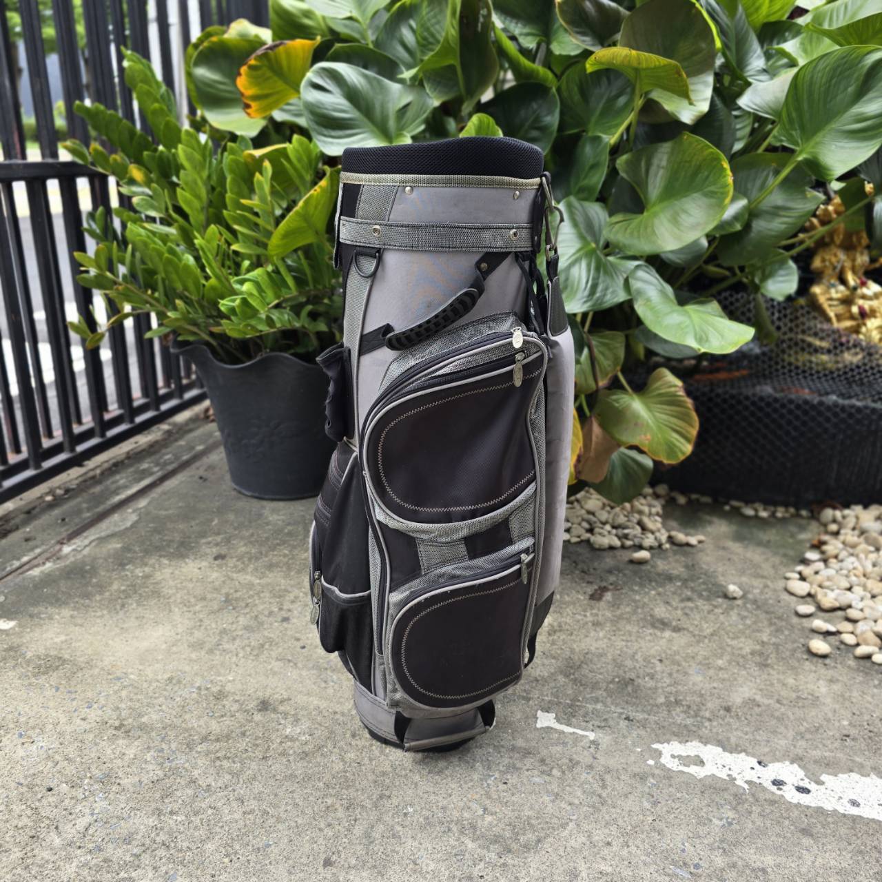 ถุงกอล์ฟ A.M.Golfer แบบ 14 ช่อง!!! ของแท้ มือสอง สภาพพร้อมใช้เลยค่ะ