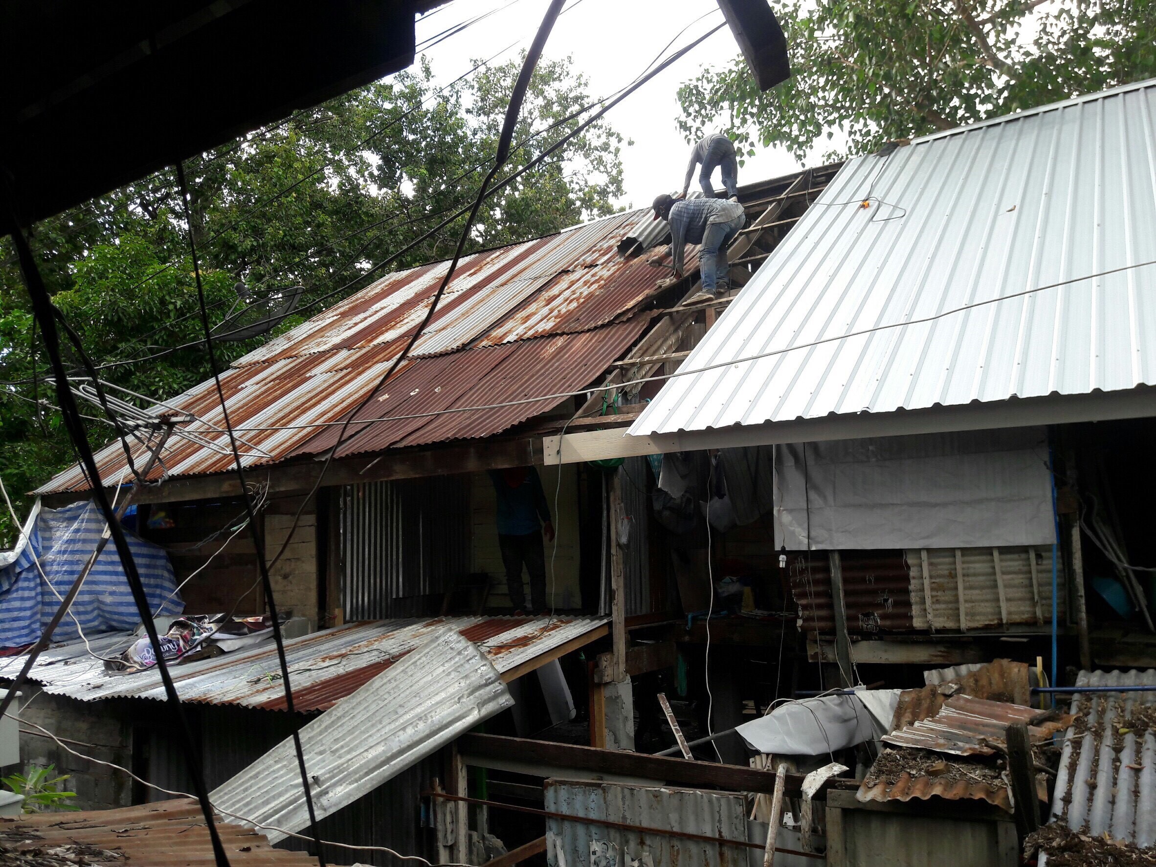 งานดีดบ้านขึ้น,เปลี่ยนฝ้า,เปลี่ยนหลังคาบ้านพัก การรถไฟแห่งประเทศไทย