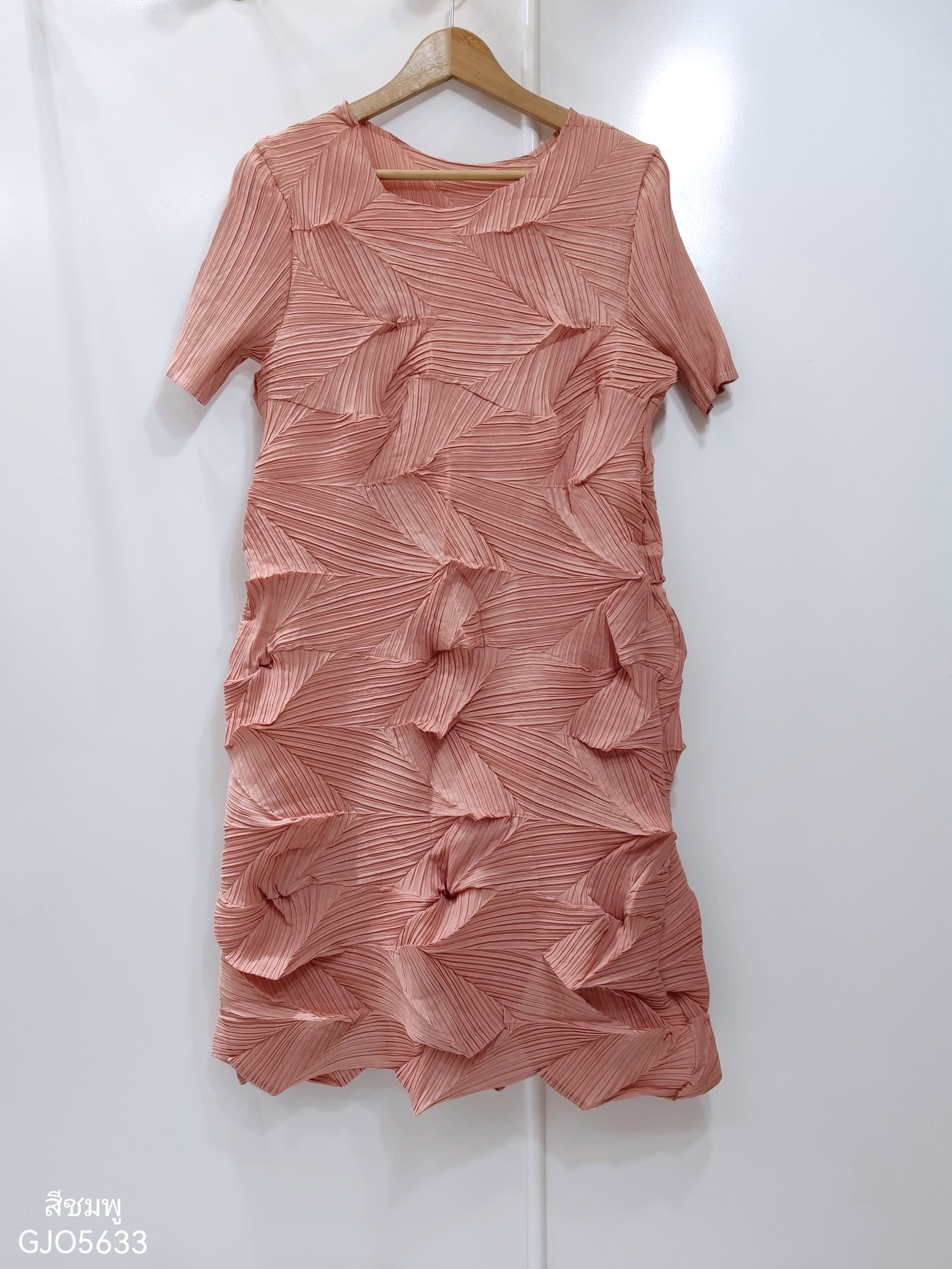 อกถึง 40นิ้ว 2MUAY GJO5633 เดรสพลีทคุณภาพ SHORT SLEEVE ZIGZAG PLEAT DRESS 4สี FREE SIZE