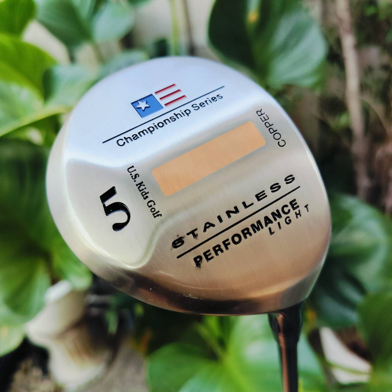 FW5 USKG CHAMPIONSHIP SERIES STAINLESS PERFORMANCE LIGHT ความยาว 37 นิ้ว สำหรับช่วงอายุ 9-11 ก้าน PERFORMANCE มีทองแดงผสม เพื่อทำบล๊านซ์ และดึง CG ให้ต่ำลง ดีที่สุดสำหรับๆน้องๆนักกอล์ฟเยาชน