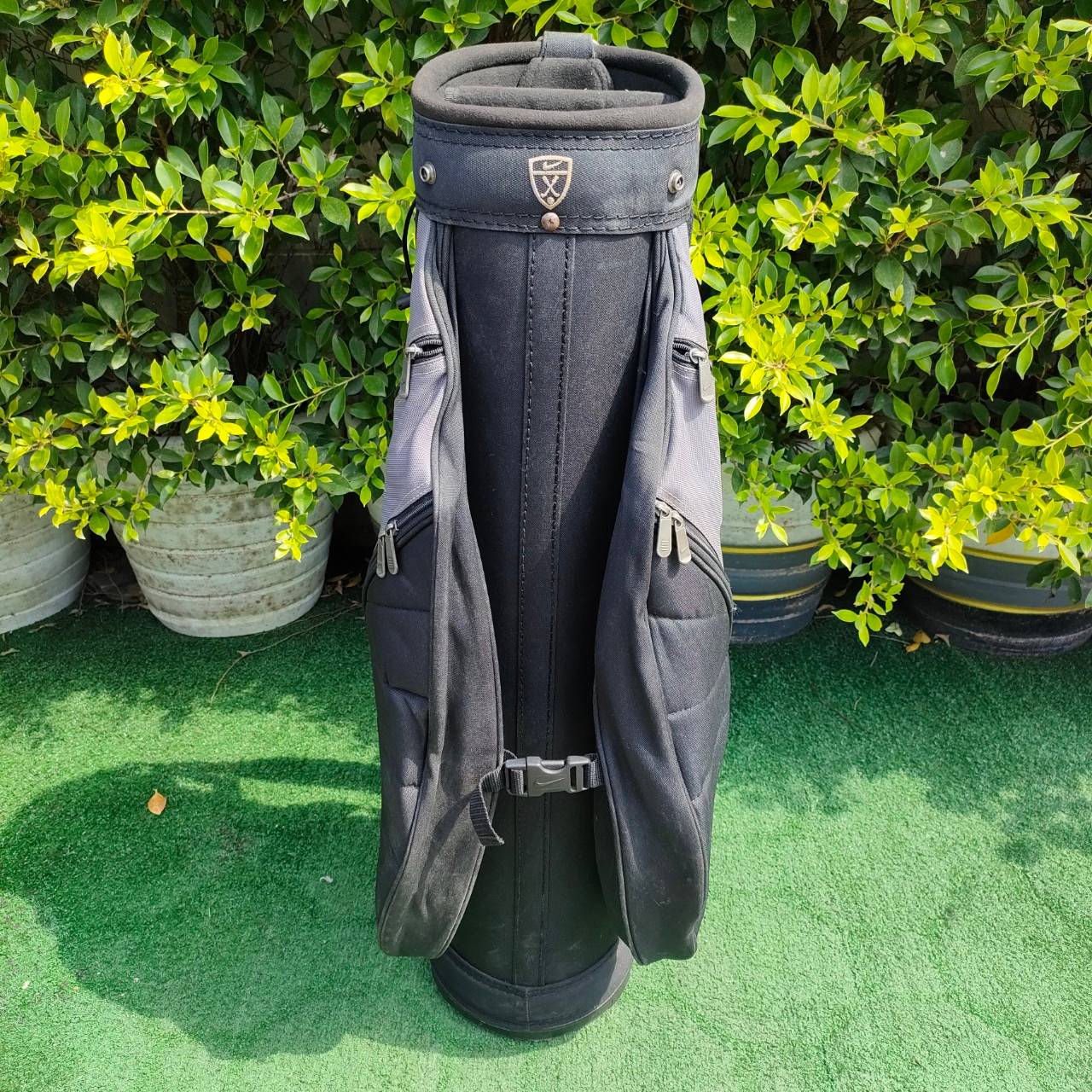 ถุงกอล์ฟ NIKE มือสอง ถุงกอล์ฟ มีสีซีด นิดหน่อย นอกนั้นสภาพสมบูรณ์พร้อมใช้ครับ