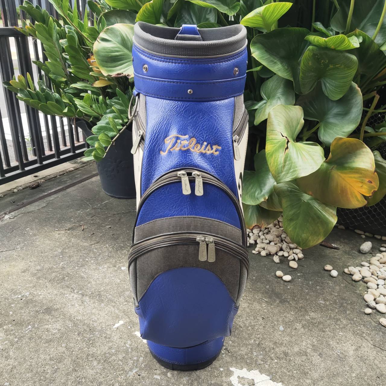 ถุงกอล์ฟ Titleist ถุง TOUR ใบใหญ่ มือสอง สภาพสมบูรณ์ เดิมๆเลยค่ะ