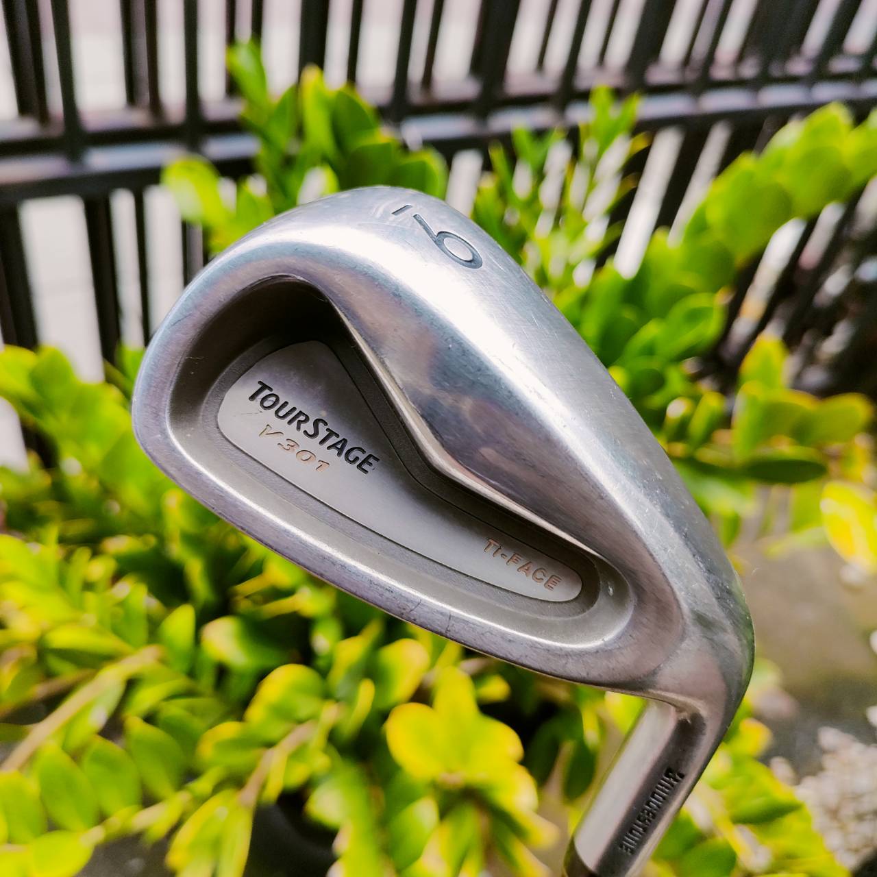เหล็ก 9 ** หน้าเด้ง ** TOURSTAGE V301 ก้านกราไฟต์ FLEX R ตีนุ่มๆ ง่ายๆ ตีไกลด้วยหน้าไทเทเนี่ยม สุดเด้ง และตีง่ายเพราะมี CAVITY ลึกสบายๆ ไม้กอล์ฟพรีเมี่ยมมือสอง ของแท้ By NakaraLuxurious