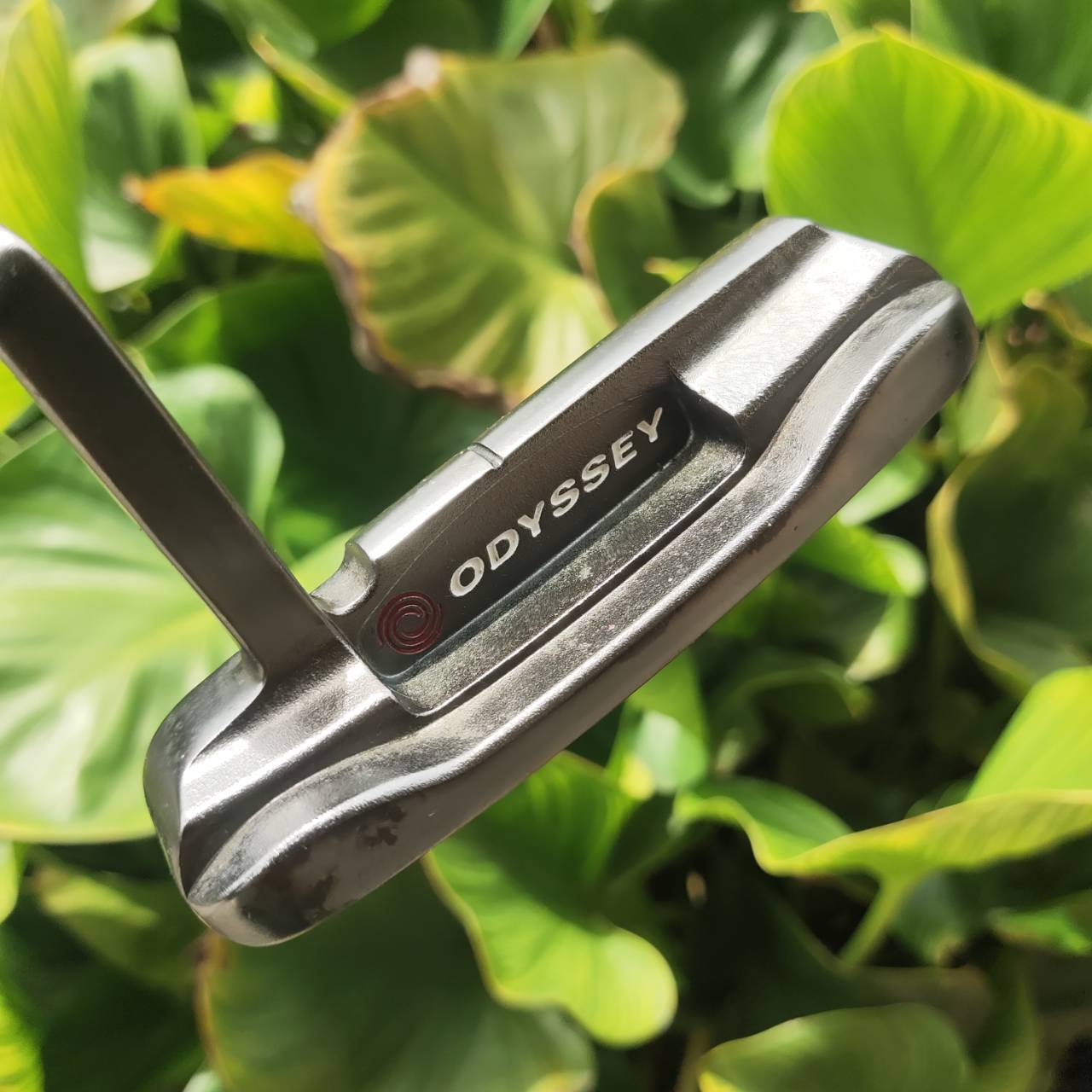 Putter Odyssey White Ice 1 Blade-style พร้อม Crank Neck Hosel ตั้งทิศทางตรงง่าย มั่นใจบนกรีน