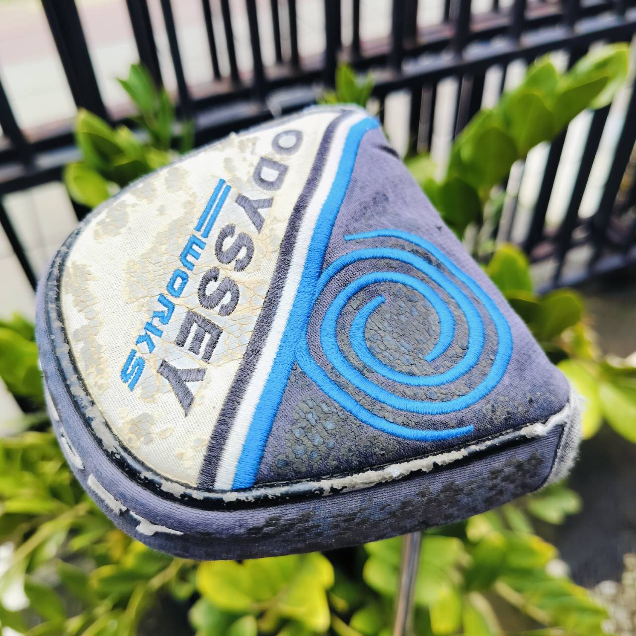 PUTTER ODYSSEY WORKS VERSA 7 ความยาว 34 นิ้ว กริพสภาพสวยเดิม พัตเตอร์รุ่นนี้ ปัจจุบันนิยมสูงสุด บล๊านซ์มาก และหน้าสัมผัสรุ่นนี้เกาะไลน์ที่สุด เส้นเล็งก็แม่นยำ ได้ COVER เดิม ตรงรุ่น ไม้กอล์ฟพรีเมี่ยมมือสองญี่ปุ่น ของแท้ By NakaraLuxurious
