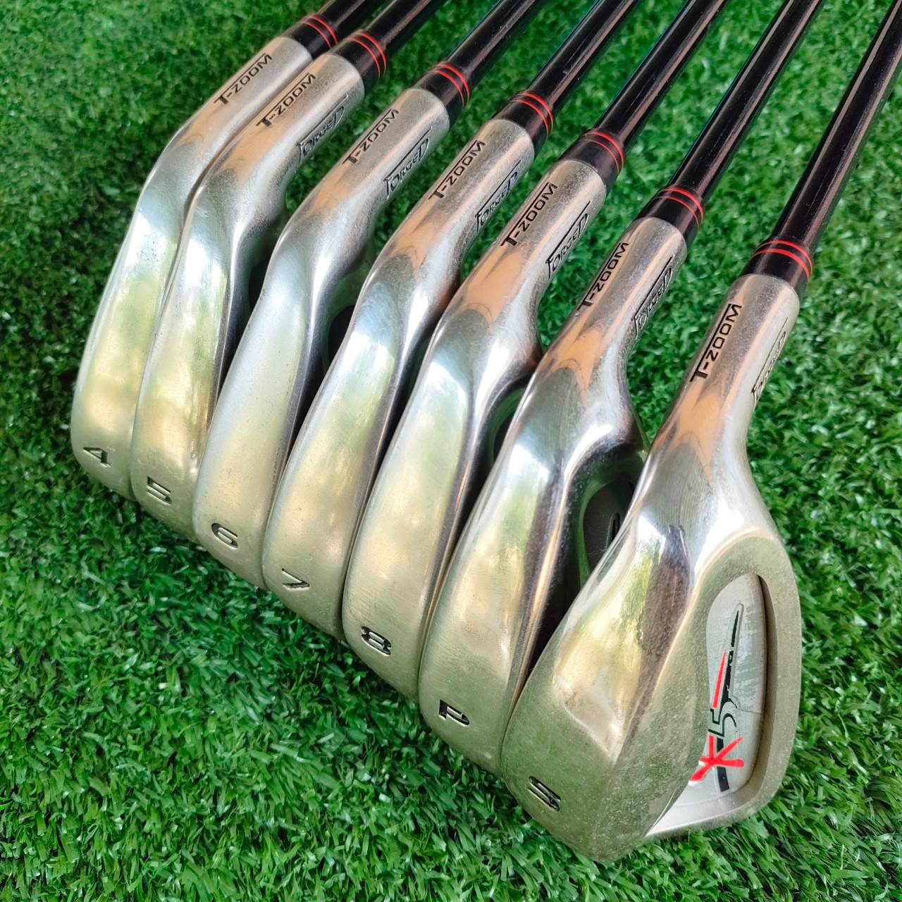 ** ไม้กอล์ฟสำหรับผู้หญิง ** ชุดเหล็ก T-ZOOM X5 มีเหล็ก 4-8 เเละ PW SW ก้าน MEMORY ACTION FLEX L เหล็ก FORGED CAVITY ทำให้ตีทั้งนุ่ม และตีง่าย ไม้กอล์ฟพรีเมี่ยมมือสอง ของแท้ By NakaraLuxurious
