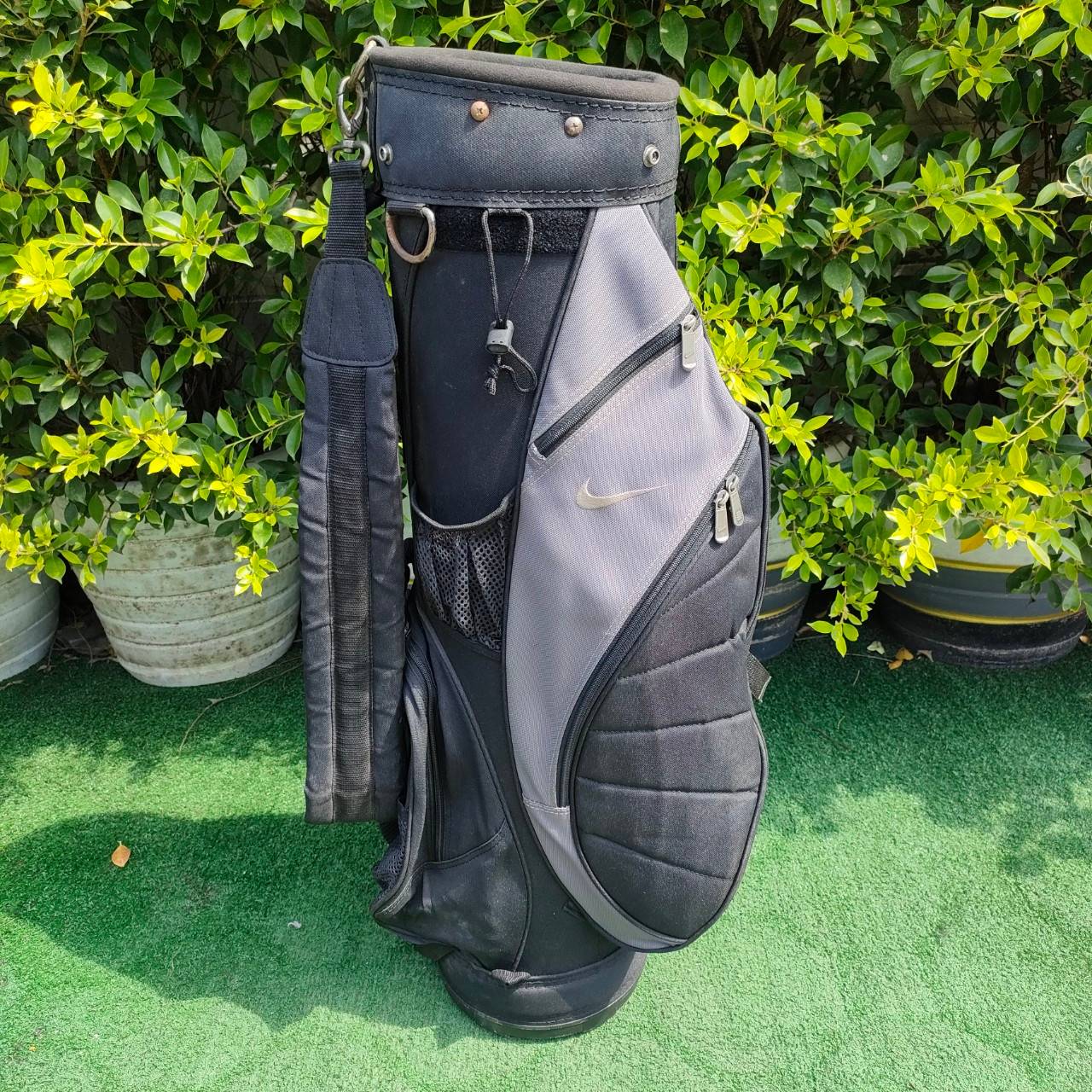 ถุงกอล์ฟ NIKE มือสอง ถุงกอล์ฟ มีสีซีด นิดหน่อย นอกนั้นสภาพสมบูรณ์พร้อมใช้ครับ
