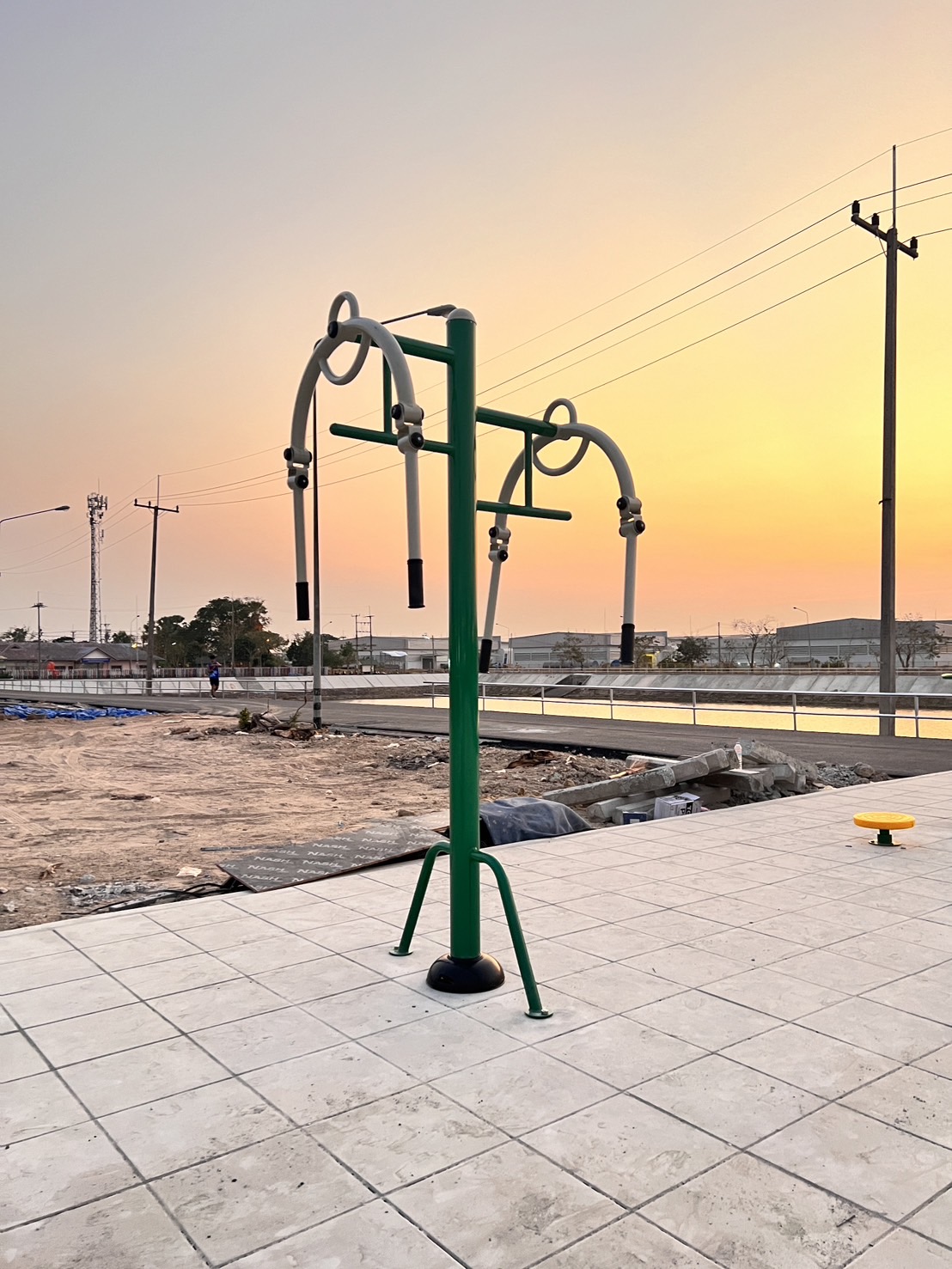 อุปกรณ์ดึงไหล่สลับคู่,เครื่องออกกำลังกาย, กลางแจ้ง, ลานกีฬา, อเนกประสงค์, สนามกีฬา