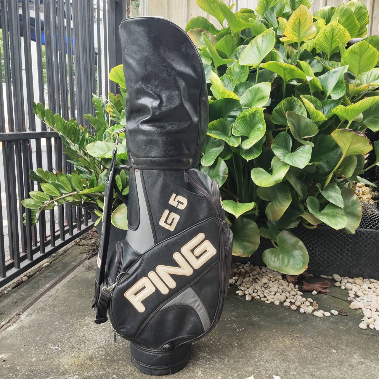 ถุงกอล์ฟ PING G5 ของแท้ มือสอง ถุง TOUR ใบใหญ่ สภาพตามรูปเลยค่ะ