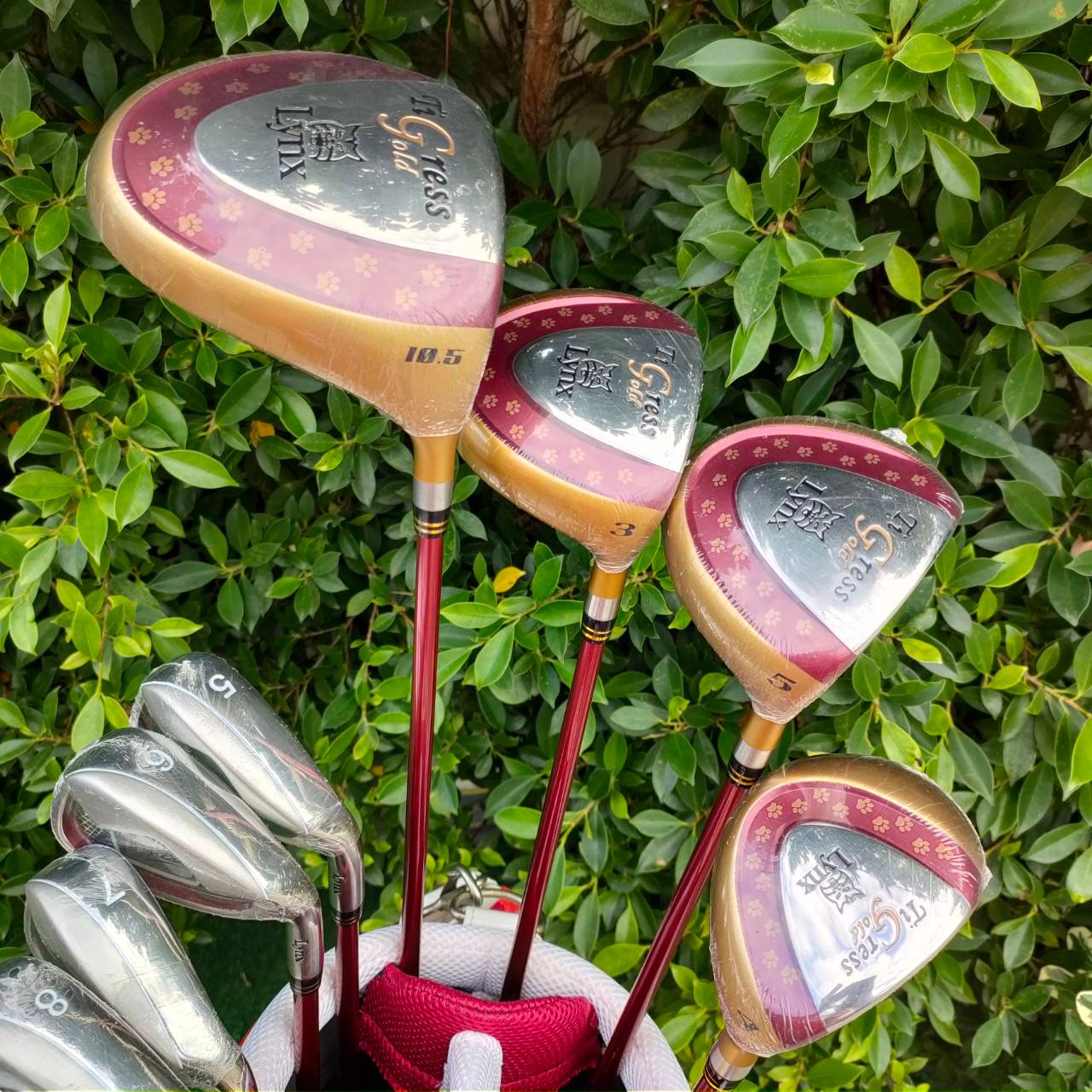 FULLSET LYNX TiGress Gold ของใหม่!! มี Driver และ FW 3 - 5, HYBRID, ชุดเหล็ก CAVITY แบบตีง่ายมาก ก้านกราไฟต์สุดนุ่ม สุดพรีเมี่ยม!! ถุงกอล์ฟ LYNX สวยเดิมทั้งหมด!! ไม้กอล์ฟมือสอง ของแท้ BY NakaraLuxurious