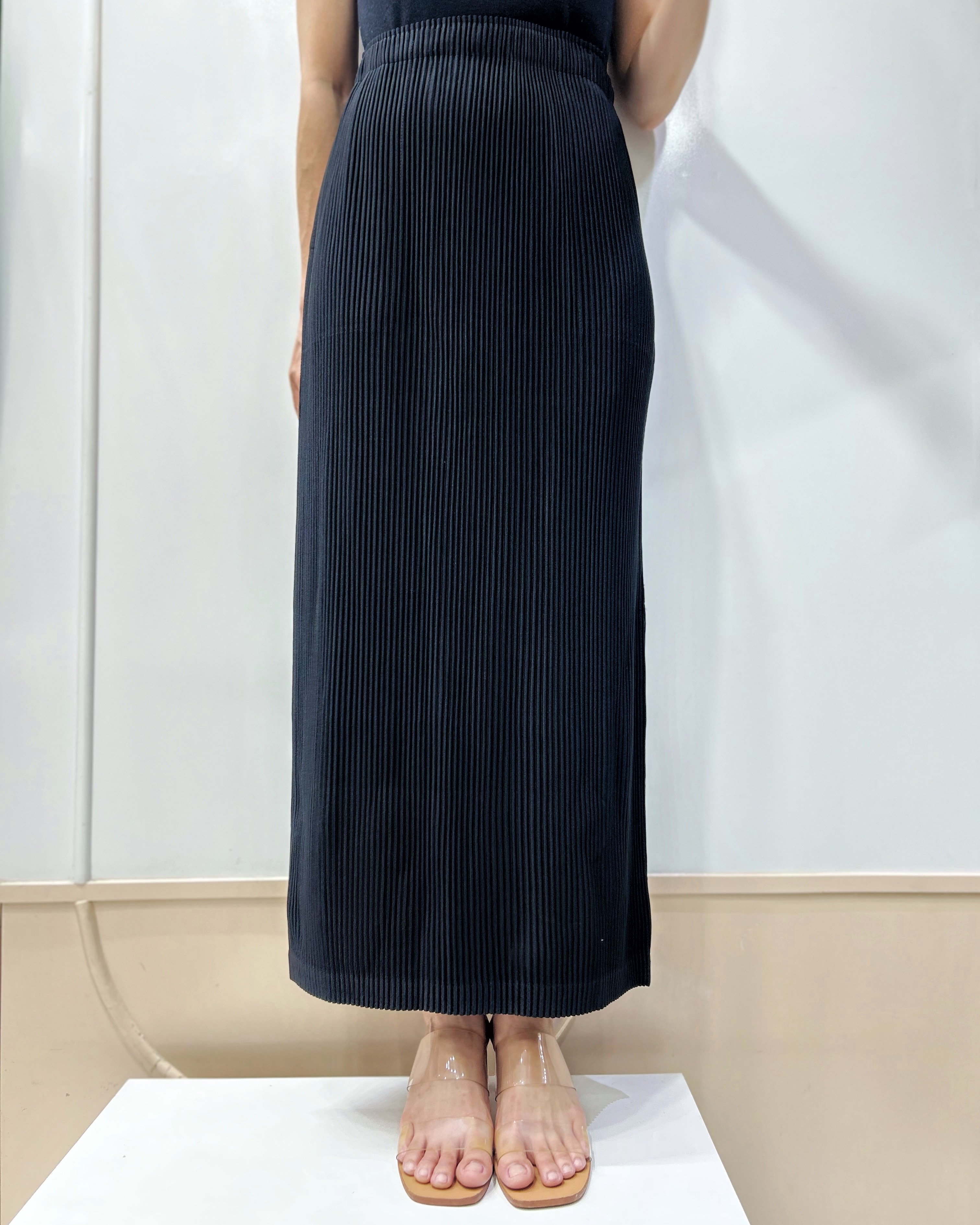 ยาว 38 นิ้ว ไม่มีผ่า!! เหมาะกับผู้สูง165ขึ้น! 2MUAY GM0782 กระโปรงผ้าหนาอัดพลีท ทรงสอบยาว LONG THICK PENCIL SKIRT สีดำ FREE SIZE