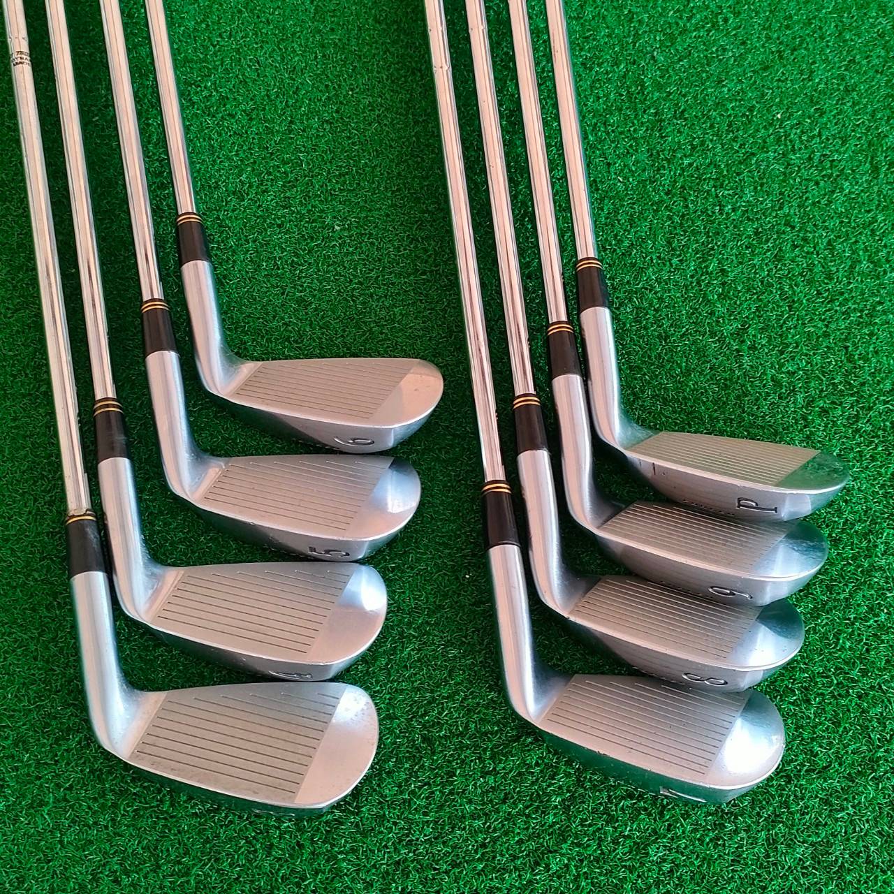 **ไม้กอล์ฟมือซ้าย** ชุดเหล็ก SRIXON I-506 มีเหล็ก3-9 เเละ PW **เหล็ก 3 จะเป็นก้าน DYNAMIC GOLD S300 ** 4 - PW จะใส่ก้าน CALLAWAY N.S.PRO 950 GH FLEX R น้ำหนักเบา 95 กรัม เท่านั้น เหล็ก FORGED พรีเมี่ยมญี่ปุ่น