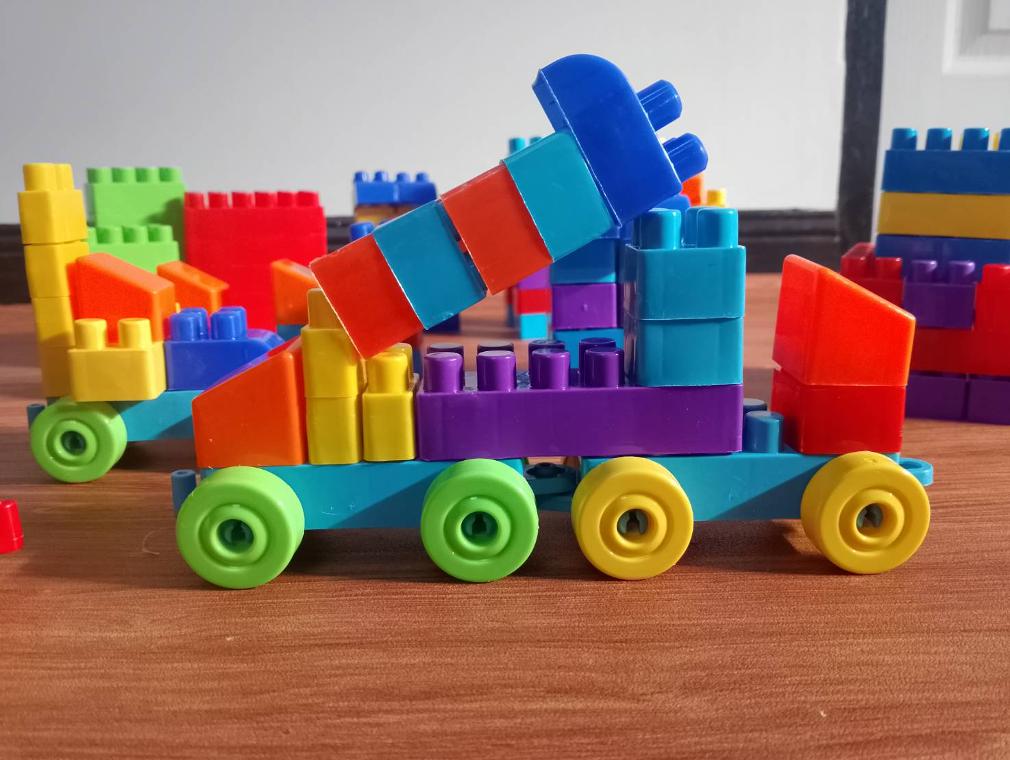 ชุดตัวต่อพลาสติกจำนวน 240 ชิ้น โลโก้เด็กอนุบาล พร้อมส่ง สื่อการสอนอนุบาล ฝึกกล้ามเนื้อมัดเล็ก ของเล่นเสริมพัฒนาการเด็ก