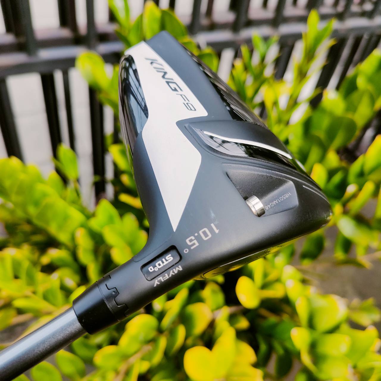 Driver Cobra King F9 สภาพสวยงาม มี COVER เดิม ก้าน FUJIKURA SPEEDER EVOLUTION FLEX S รูปลักษณ์ที่ได้แรงบันดาลใจมาจากรถซูเปอร์คาร์ ขณะที่คอนเซ็ปต์ด้านประสิทธิภาพ หลักๆ แล้วถูกออกแบบมาเพื่อให้โดดเด่นด้านแอโรไดนามิกส์มากที่สุดอย่างที่ไม่เคยมีมาก่อน ไม้กอล์ฟพ
