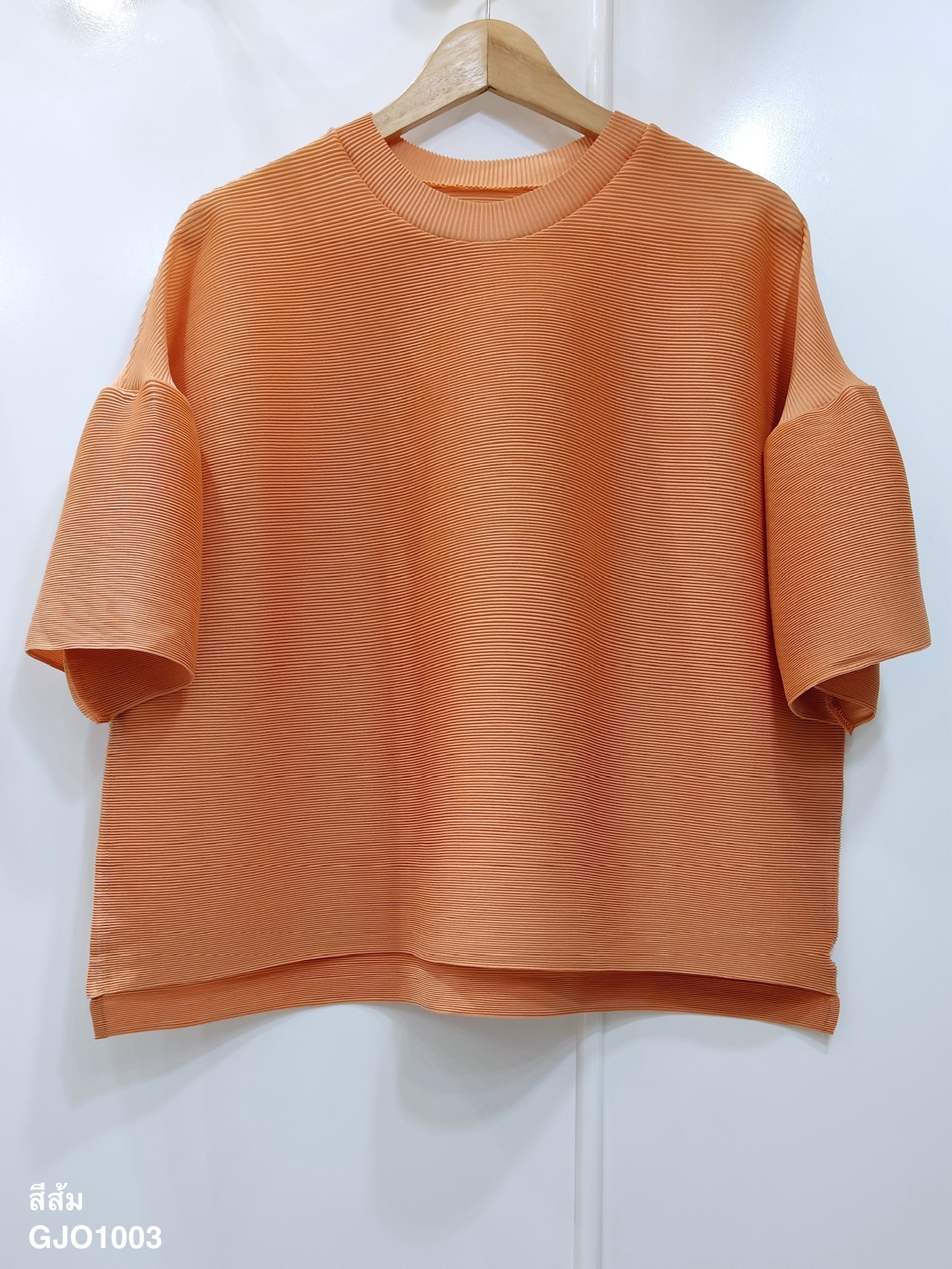 2MUAY รุ่น GJO1003 เสื้อพลีทคุณภาพ BELL SLEEVE PLEATED TOP สีดำ FREE SIZE