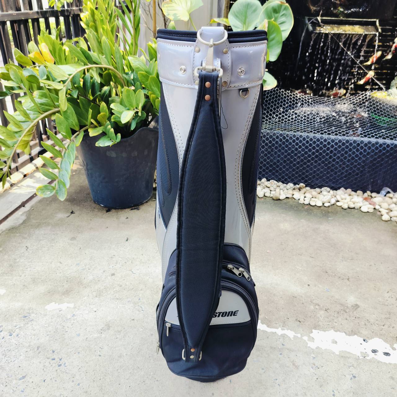 ถุงกอล์ฟ BRIDGESTONE ของแท้ มือสอง สภาพสวยเดิมๆ มีหัวซิปหลุด 1 จุด แต่ใช้ได้ปกติ ขนาดกำลังดี ลดราคาพิเศษค่ะ!!!