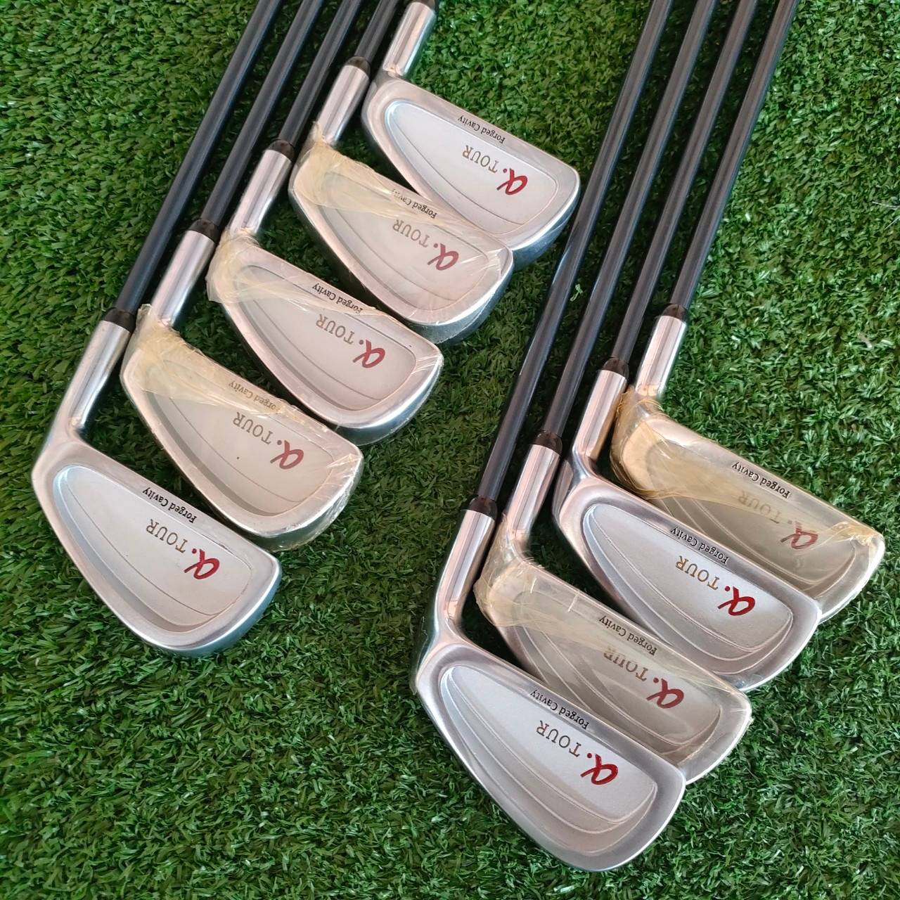ชุดเหล็ก KENT α .TOUR FORGED CAVITY ของใหม่ ในซีล แต่มี กริพนึงมีตำหนิ รูปสุดท้าย มีเหล็ก 3-9 เเละ PW SW ก้าน KENT α-TOUR FLEX R เป็นเหล็ก FORGED CAVITY สุดพรีเมี่ยม!! ไม้กอล์ฟมือหนึ่ง ของแท้ BY NakaraLuxurious