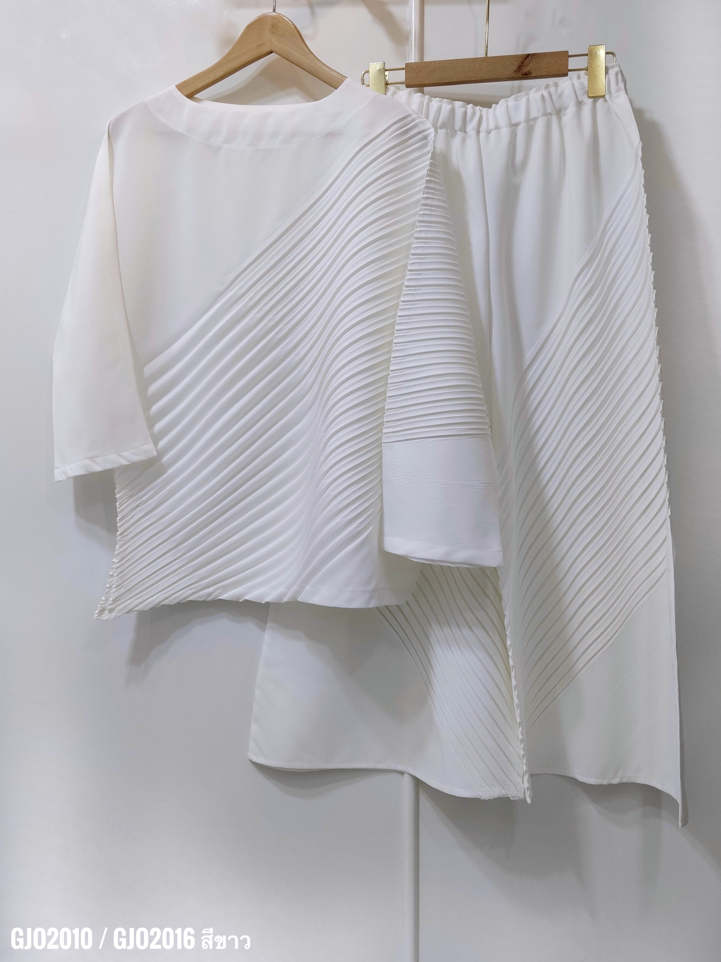 ปรับราคาลง20%!! กก. ยาว34นิ้ว 2MUAY รุ่น GJO2010 / GJO2016 เซ็ตพลีทคุณภาพ CHIC DIAGONAL PLEATED SET 7 สี FREE SIZE