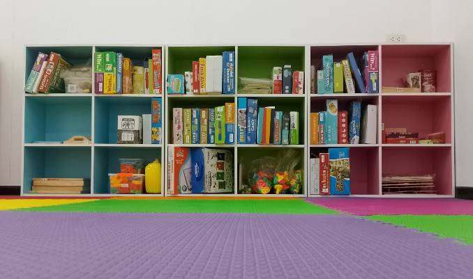 ชั้นวางสิ่งของไม้ 6ช่อง ราคาต่อ 1 ชิ้น เลือกสีได้ , ตู้วางของอเนกประสงค์ , เฟอร์นิเจอร์เด็ก ,ชั้นวางวางของเล่น เฟอร์นิเจอร์เด็ก,พร้อมส่ง