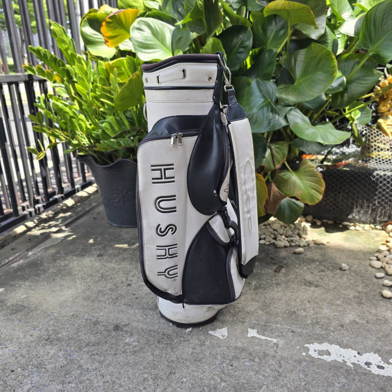 ถุงกอล์ฟ CARO DEPORTE HUSHY มือสอง ของแท้ ของใหม่แพงจัดๆ ประมาณ 2 หมื่นกว่าบาทค่ะ