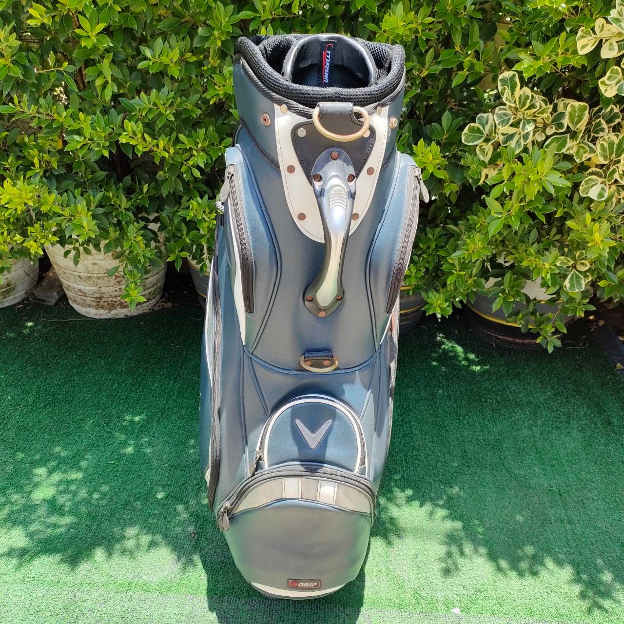 ถุงกอล์ฟ CALLAWAY RAZR มือสอง ** เเป๊กติด COVER หลุด ** ไม่มีสายสะพาย ถุงสวย ปากถุงสวย 15 ช่องไม้เป็นระเบียบ ช่องใส่ของต่างๆก็ครบครัน มือสอง ของแท้ BY NakaraLuxurious