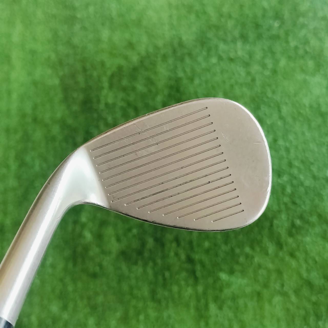WEDGE TAYLORMADE RAC SATIN องศา 58 BOUNCE 8 ก้าน WEDGE ร่องโหดจัด หน้าใบยิงทราย สปินสุดปั่น!!! ใบดำ สวยดุ แม่นยำ ตกหยุด!!! ไม้กอล์ฟพรีเมี่ยมมือสอง ของแท้ By NakaraLuxurious