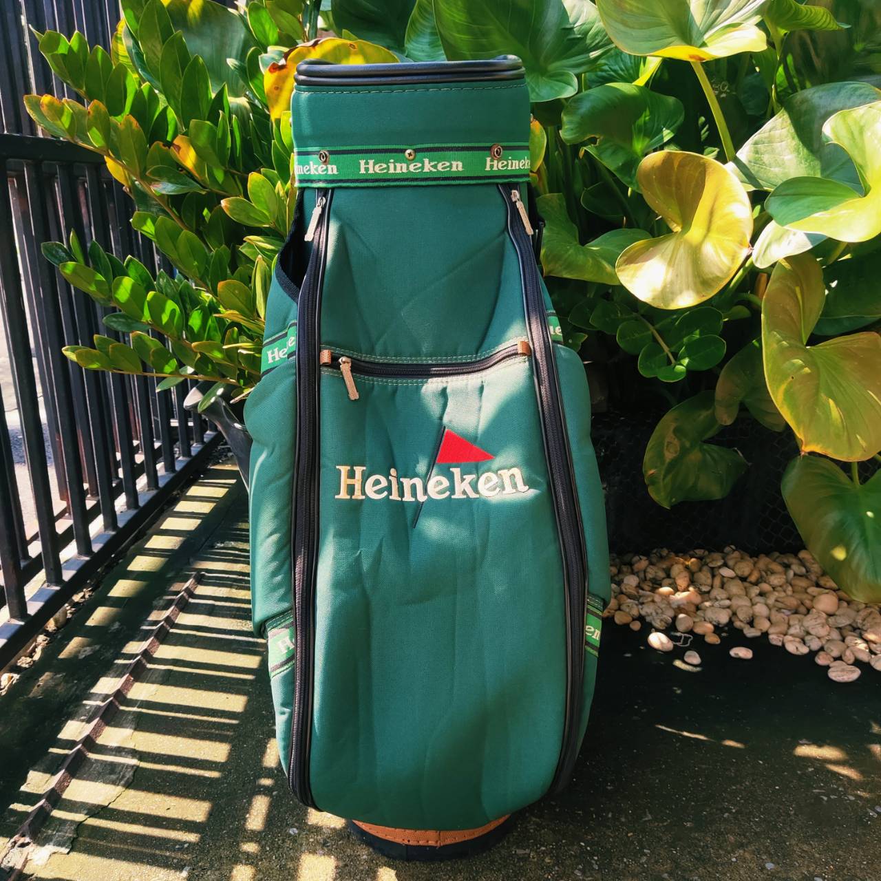 ถุงกอล์ฟ HEINEKEN มือสอง ถุง TOUR ใบใหญ่ สวยครับ ภายในบุกำมะหยี่อย่างดี