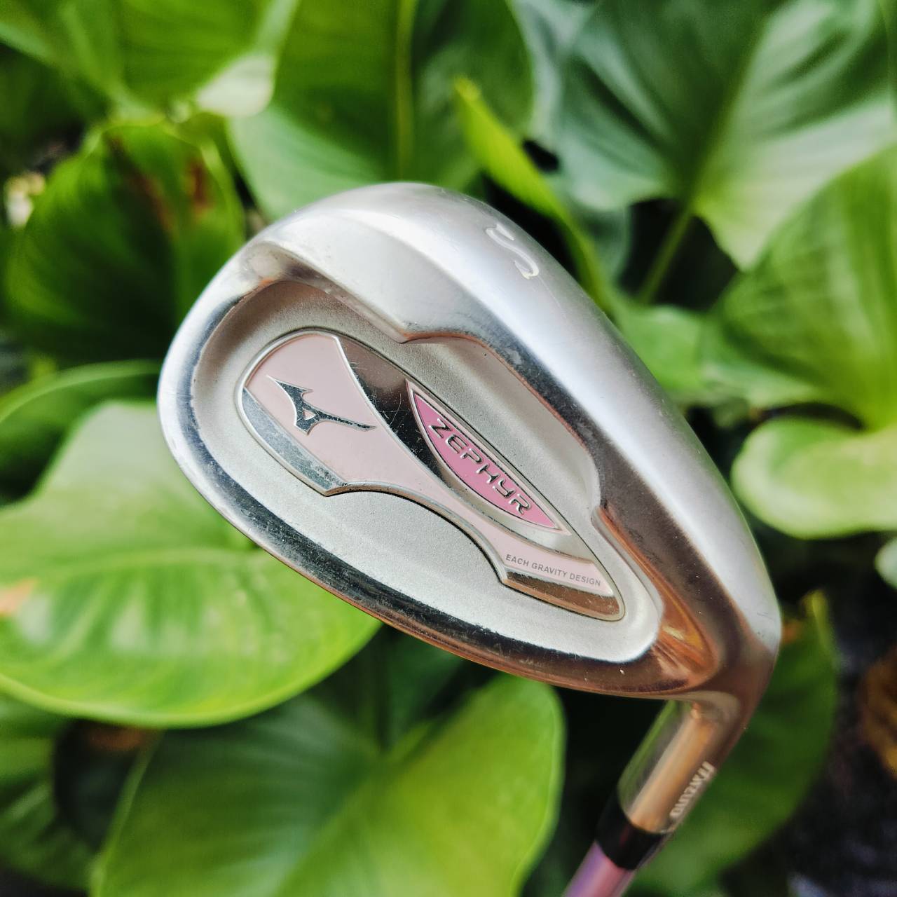 *** ไม้กอล์ฟสำหรับผู้หญิง *** SW MIZUNO ZEPHYR ก้านเบามากสำหรับผู้หญิง เป็น ZEPHYR รุ่นใหม่ ซีรี่ตีง่าย ไม้กอล์ฟพรีเมี่ยมมือสอง ของแท้ By NakaraLuxurious