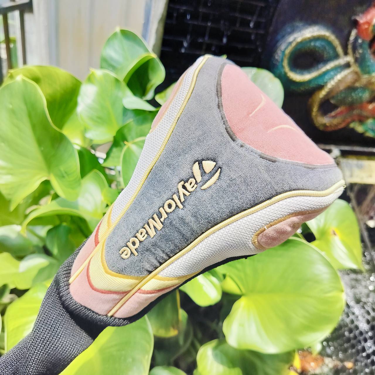 Driver Taylormade BURNER DRAW เป็นรุ่นที่แก้ปัญหาสำหรับคนชอบตีเฟด กระดองเคฟล่า จุด CG ต่ำ หัวใหญ่ หน้าสวีตสปอตกว้างเน้นตีง่ายๆค่ะ ระยะมาเต็มด้วยค่ะ องศา 9.5 ก้าน FUJIKURA FLEX R 50 กรัม ไม้กอล์ฟพรีเมี่ยมมือสอง ของแท้ By NakaraLuxurious