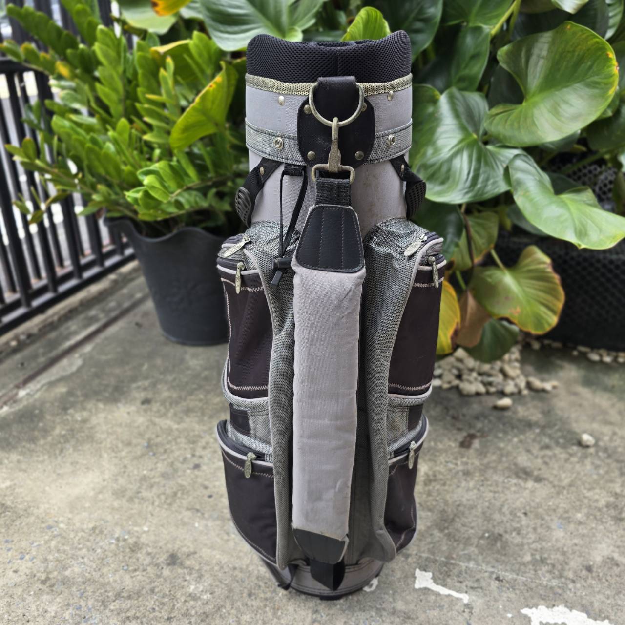 ถุงกอล์ฟ A.M.Golfer แบบ 14 ช่อง!!! ของแท้ มือสอง สภาพพร้อมใช้เลยค่ะ