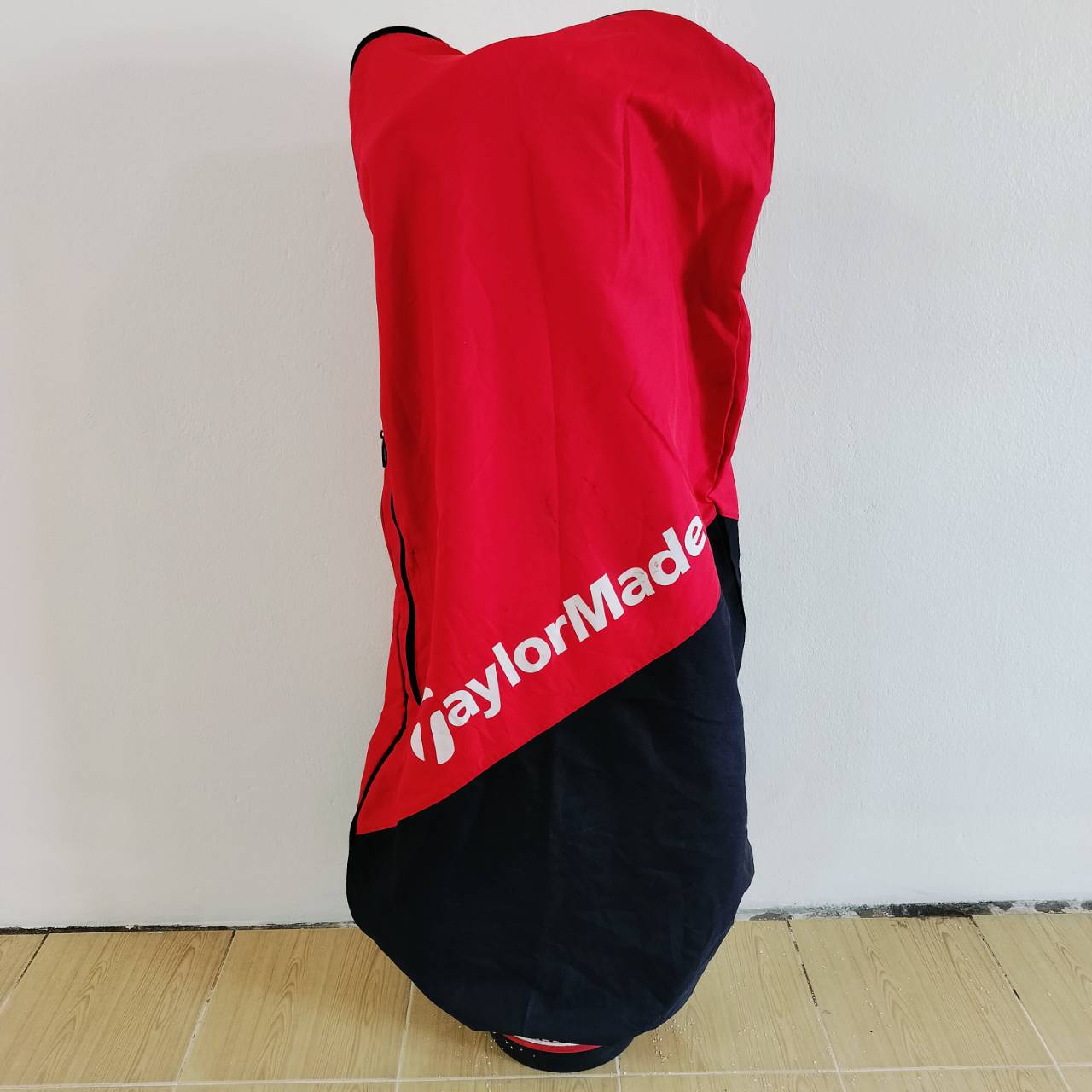 COVER คลุมถุงกอล์ฟ Taylormade มือสอง ของแท้ สภาพสวยมาก ใช้ดีมากของระดับพรีเมี่ยมค่ะ