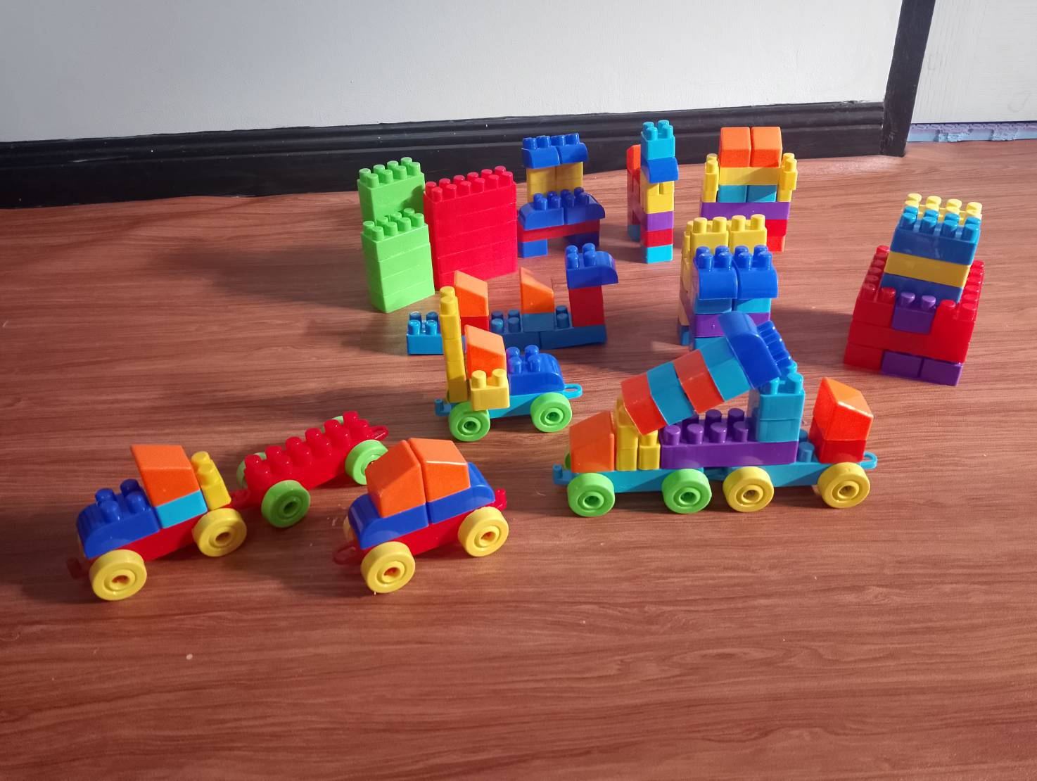 ชุดตัวต่อพลาสติกจำนวน 240 ชิ้น โลโก้เด็กอนุบาล พร้อมส่ง สื่อการสอนอนุบาล ฝึกกล้ามเนื้อมัดเล็ก ของเล่นเสริมพัฒนาการเด็ก