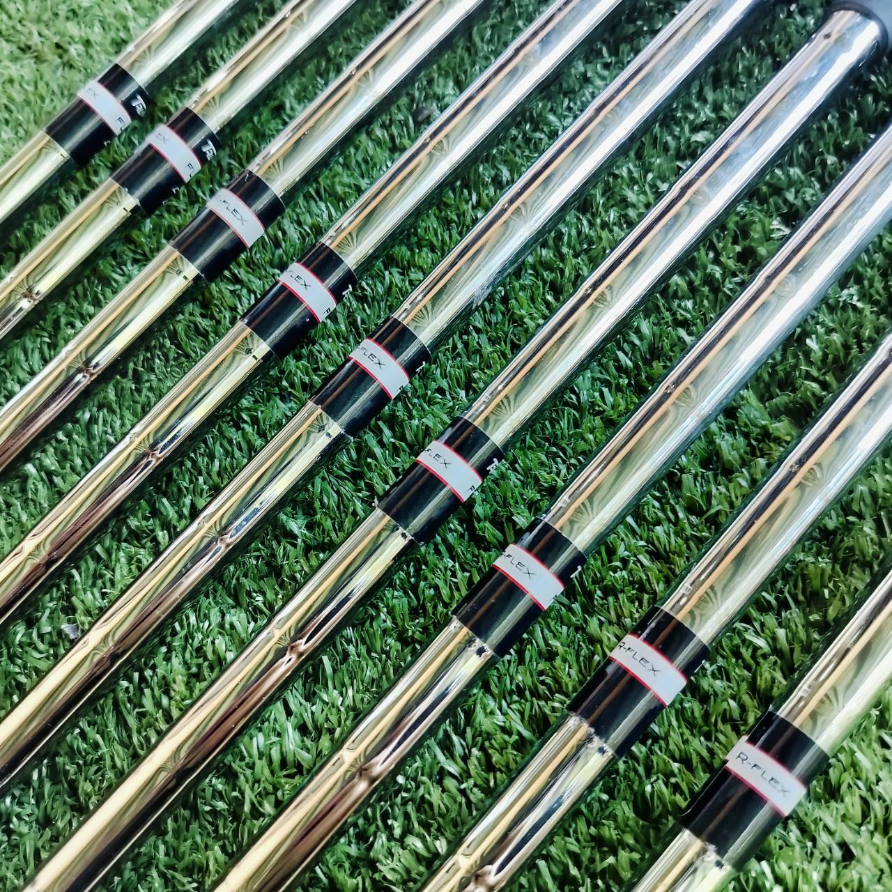 ลดล้างสต๊อค!!! ** มีตำหนิเพลทหลังหลุด ** ชุดเหล็ก WILSON STAFF BLACK รุ่นนี้เป็นรุ่น STAFF ที่ทางวิลซันทำออกมา ไม้กอล์ฟพรีเมี่ยมมือสอง ของแท้ By NakaraLuxurious
