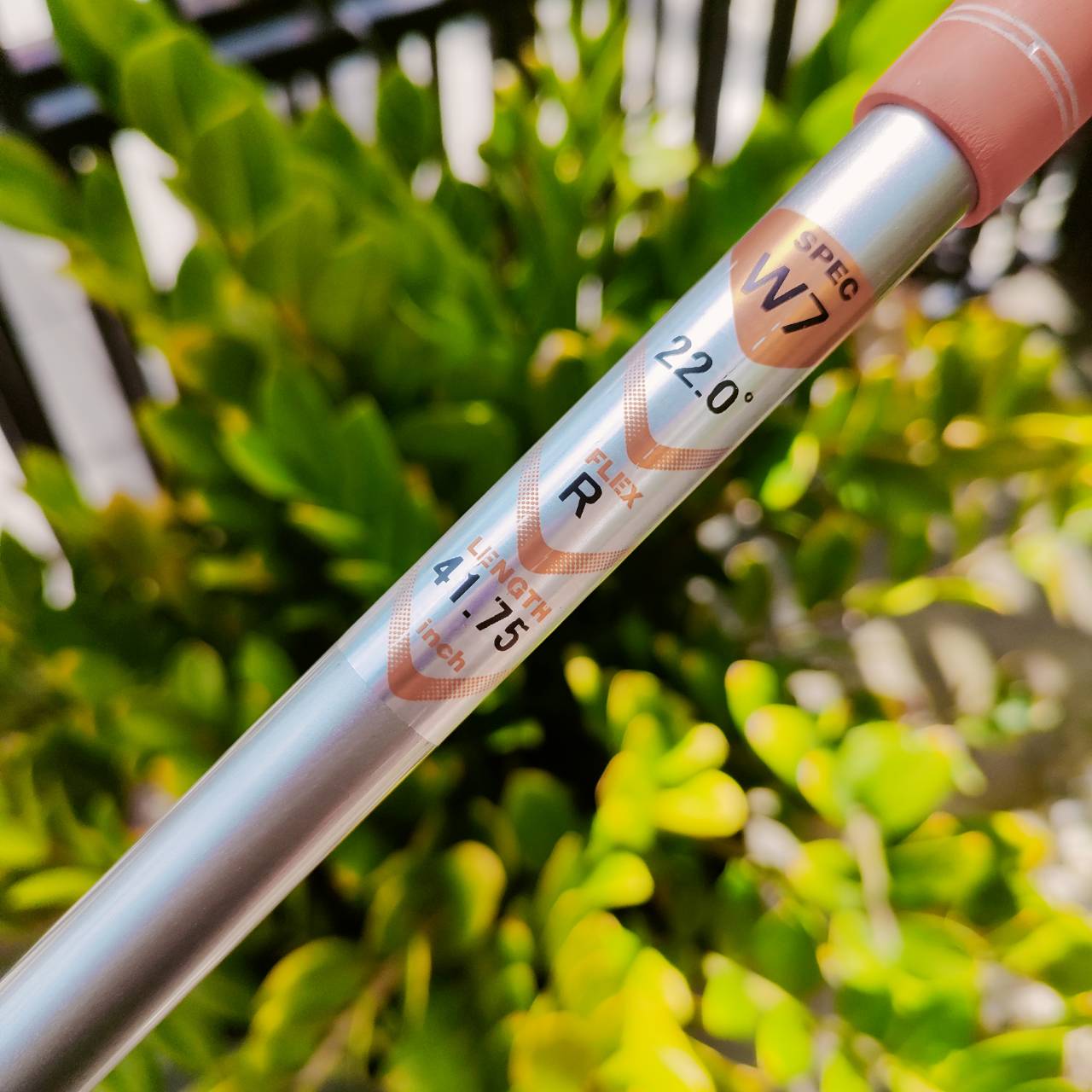 * มีรอยลักยิ้ม * วงให้ดูในรูป FW7 MARUMAN CONDUCTOR องศา 22 ก้าน CONDUCTOR FLEX R สภาพสวยมาก เดิมๆเลยค่ะ ไม้กอล์ฟพรีเมี่ยมมือสอง ของแท้ By NakaraLuxurious