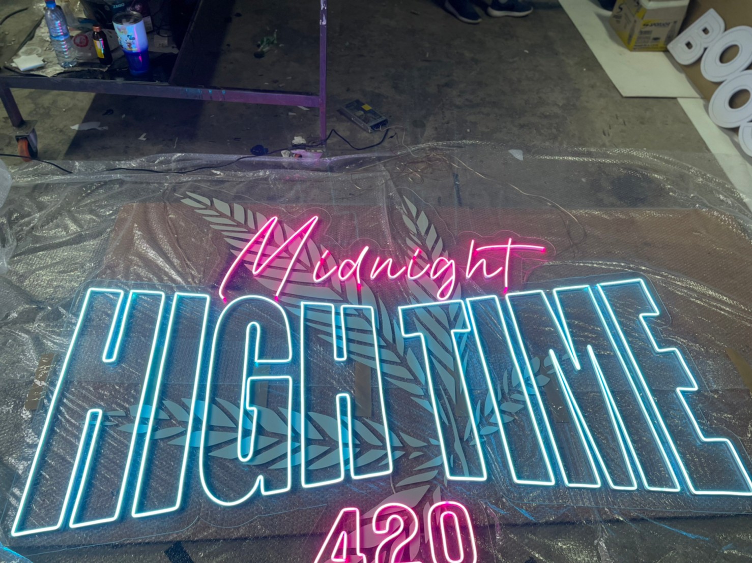 ไฟนีออน เฟค