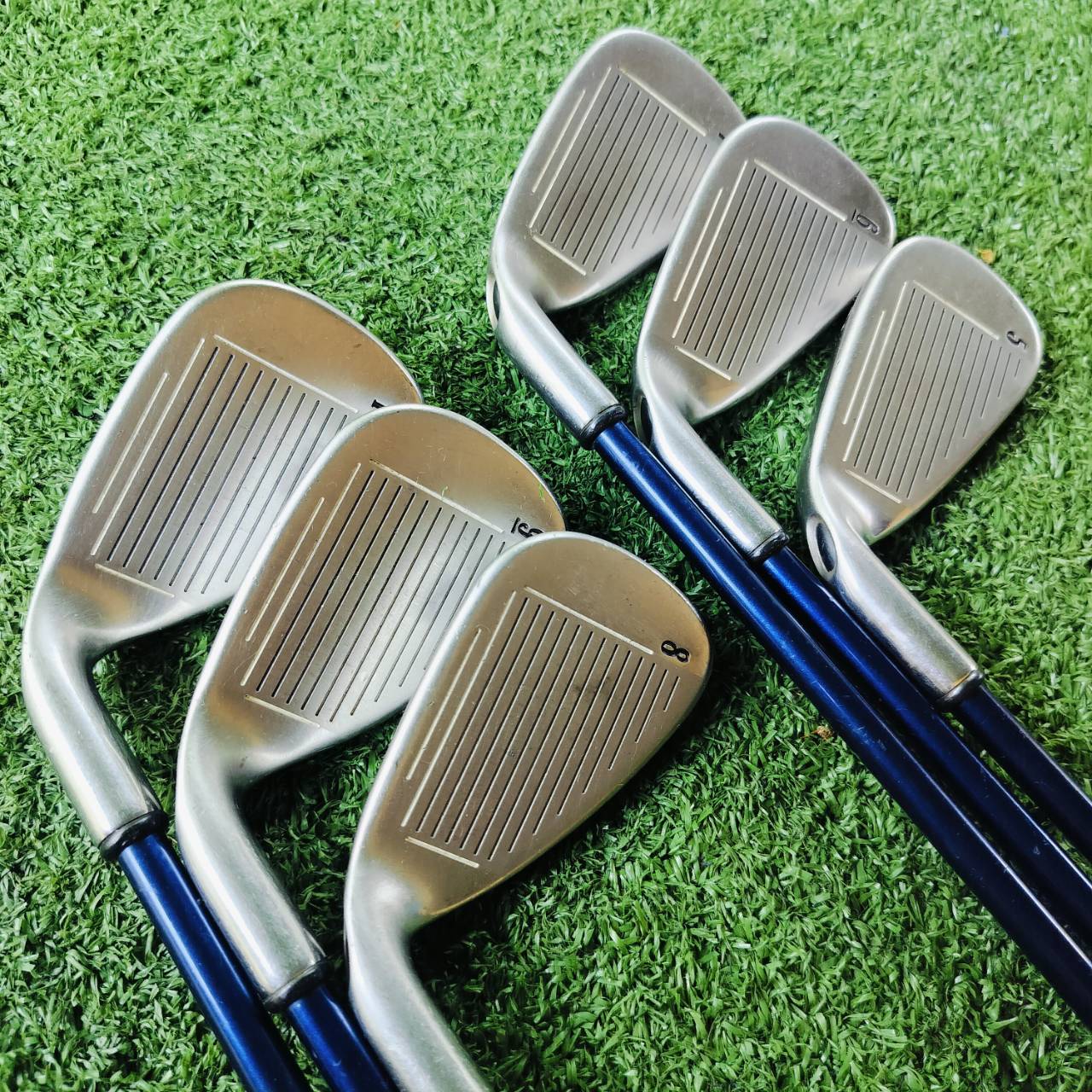 ชุดเหล็ก Callaway X-22 ก้าน X SERIES 65i FLEX SR เป็นรุ่นยอดนิยม จุดพีคของ Callaway พัฒนาต่อมาจากรุ่น X18 และ X20 ใบ CAVITY ลึกก้านเสียบทะลุ ไม้กอล์ฟพรีเมี่ยมมือสอง ของแท้ By NakaraLuxurious