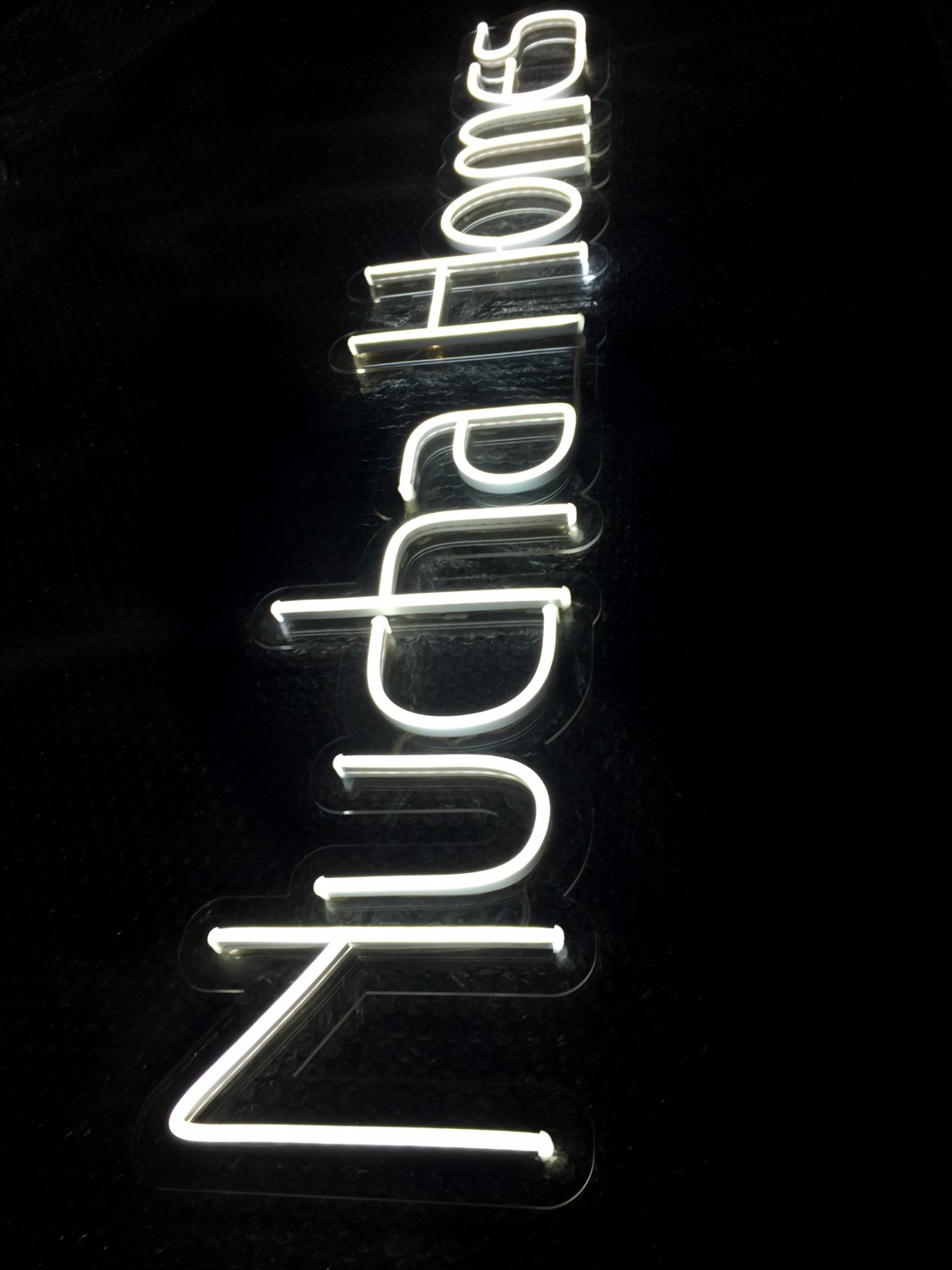 ไฟนีออน เฟค