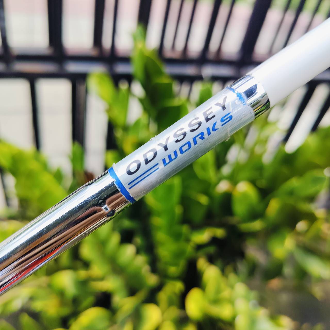 PUTTER ODYSSEY WORKS VERSA 7 ความยาว 34 นิ้ว กริพสภาพสวยเดิม พัตเตอร์รุ่นนี้ ปัจจุบันนิยมสูงสุด บล๊านซ์มาก และหน้าสัมผัสรุ่นนี้เกาะไลน์ที่สุด เส้นเล็งก็แม่นยำ ได้ COVER เดิม ตรงรุ่น ไม้กอล์ฟพรีเมี่ยมมือสองญี่ปุ่น ของแท้ By NakaraLuxurious