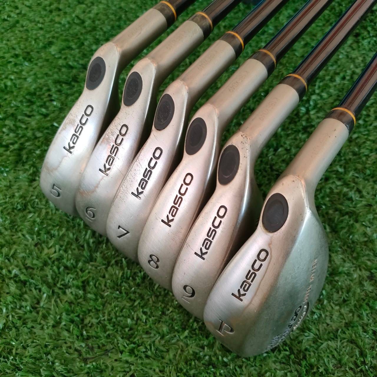 ชุดเหล็ก KASCO POWER TORNADO SUPER HYTEN มีเหล็ก 5 - 9 เเละ PW ก้าน POWER TORNADO FLEX R ชุดเหล็กหน้าเด้ง SUPER HYTEN รูปทรงออกแบบพิเศษ ทำให้ตีง่าย มากๆ หน้าไม้ยาว และตีลูกลอยได้ดี ระยะดีสุดๆ