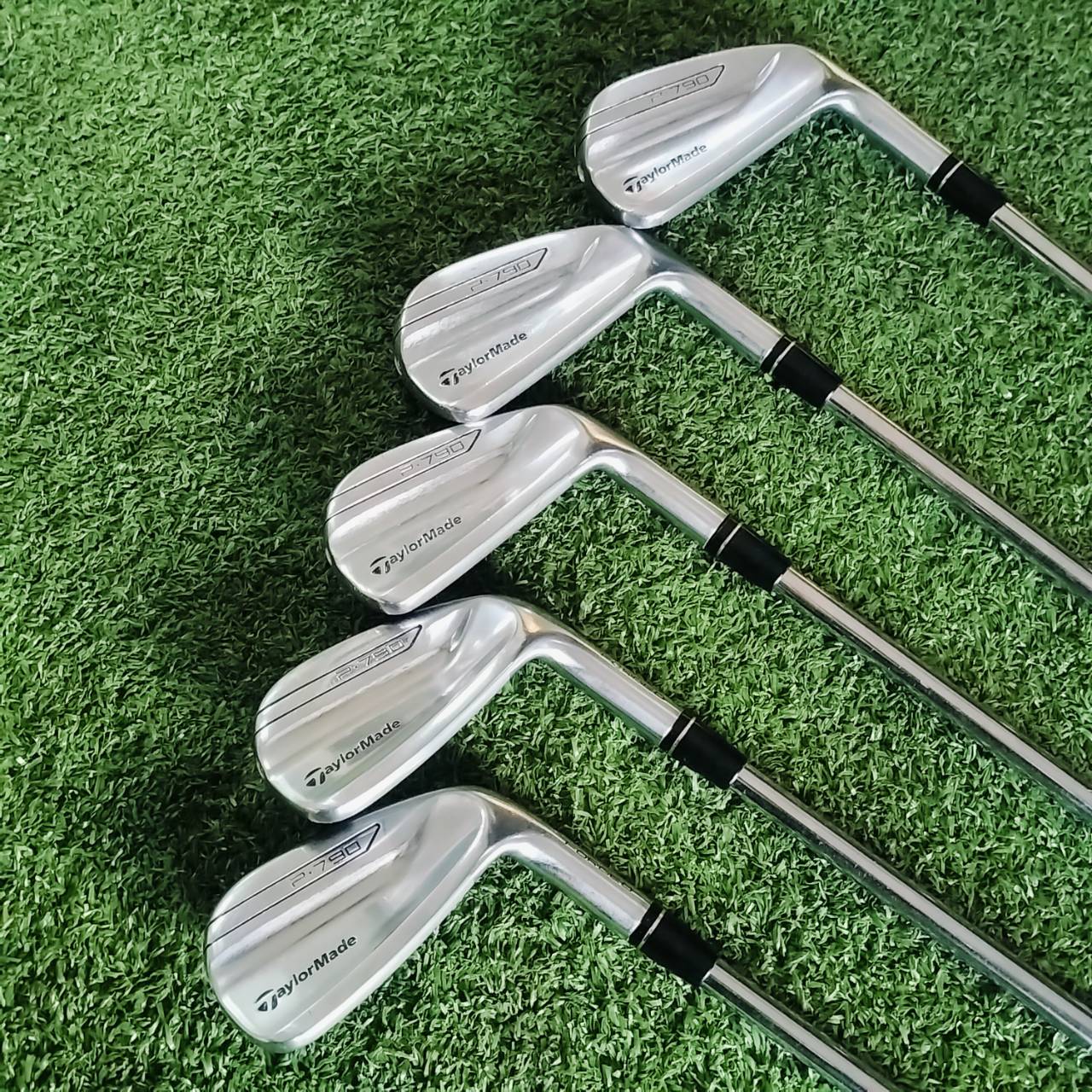 ชุดเหล็ก Taylormade P790 เหล็กประสิทธิภาพเหนือชั้นสูงสุด ดีที่สุดที่ทีมวิศวกร TaylorMade ทำมา ระดับ Ultra-Premium Performance ก้าน NS PRO 950 FLEX S มีเหล็ก 5 6 7 8 9 (ไม่มี WEDGE) SOLE สภาพไม่ค่อยสวย ไม้กอล์ฟพรีเมี่ยมมือสอง ของแท้